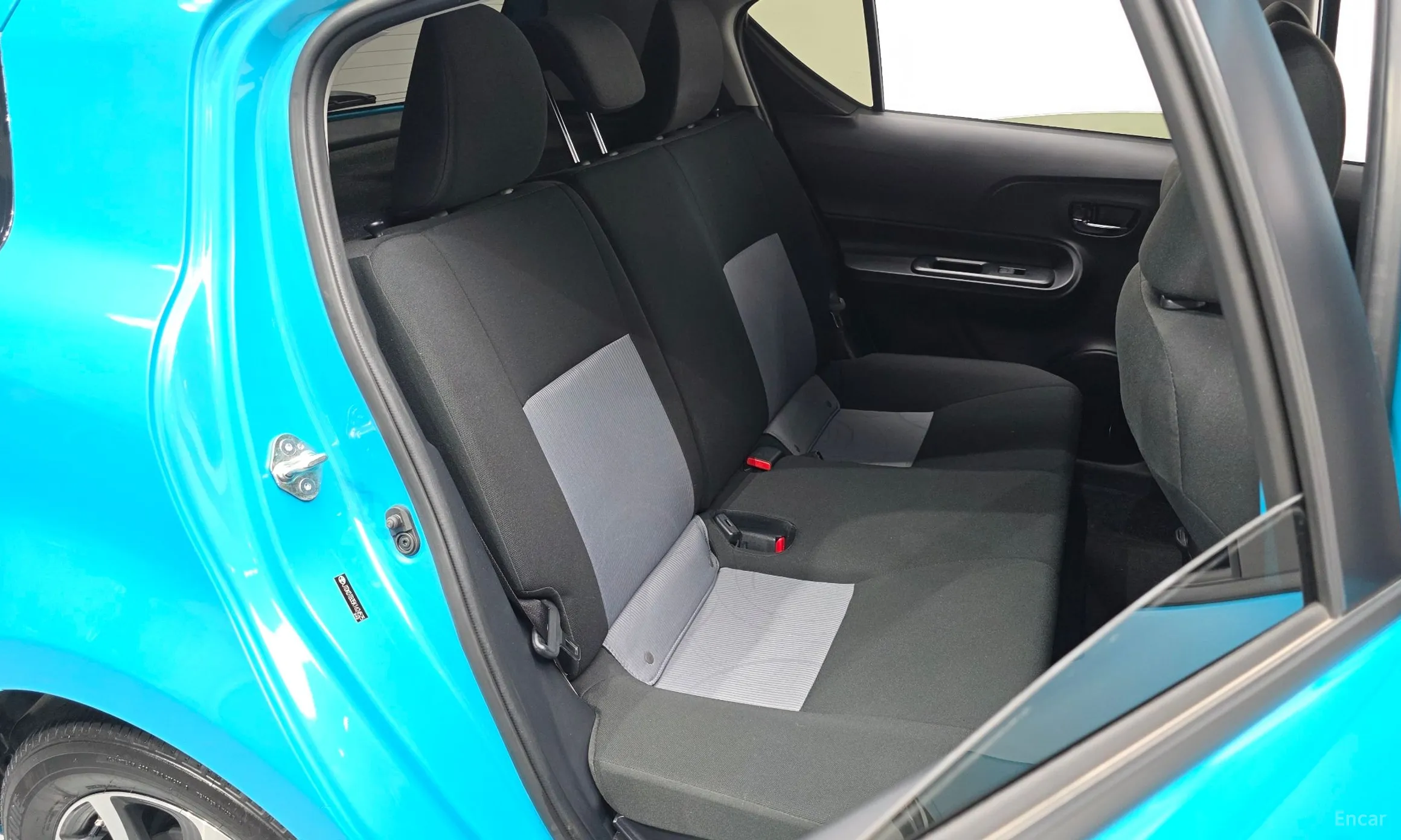Toyota Prius C превью 11