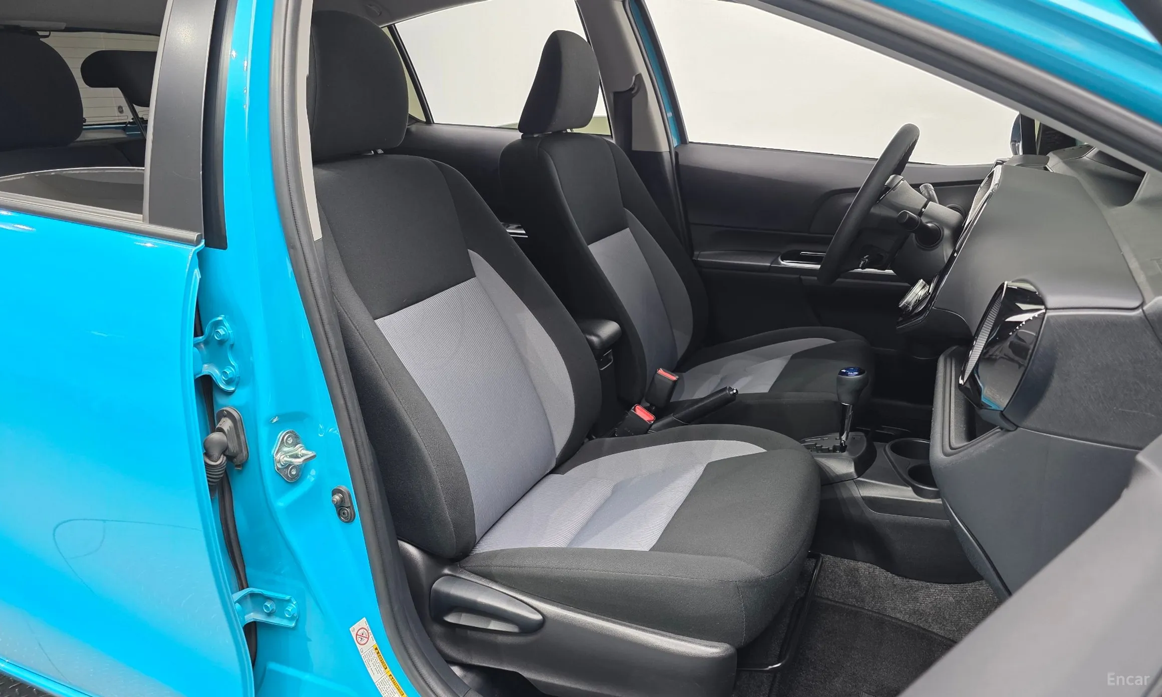 Toyota Prius C превью 12