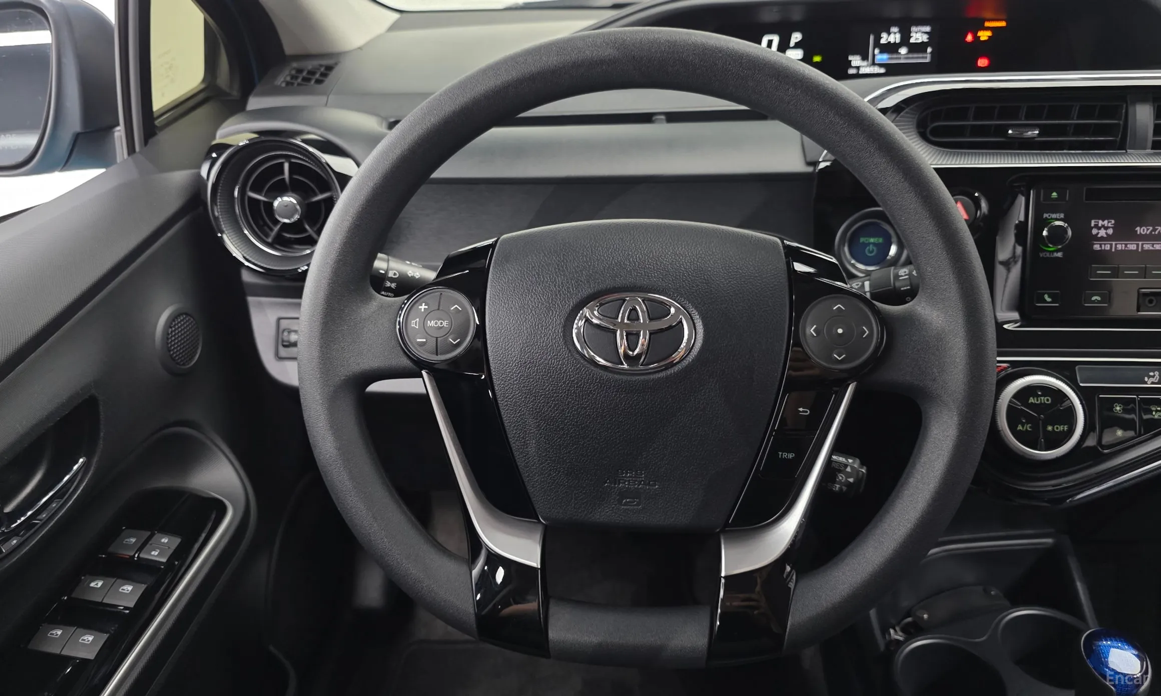 Toyota Prius C превью 15