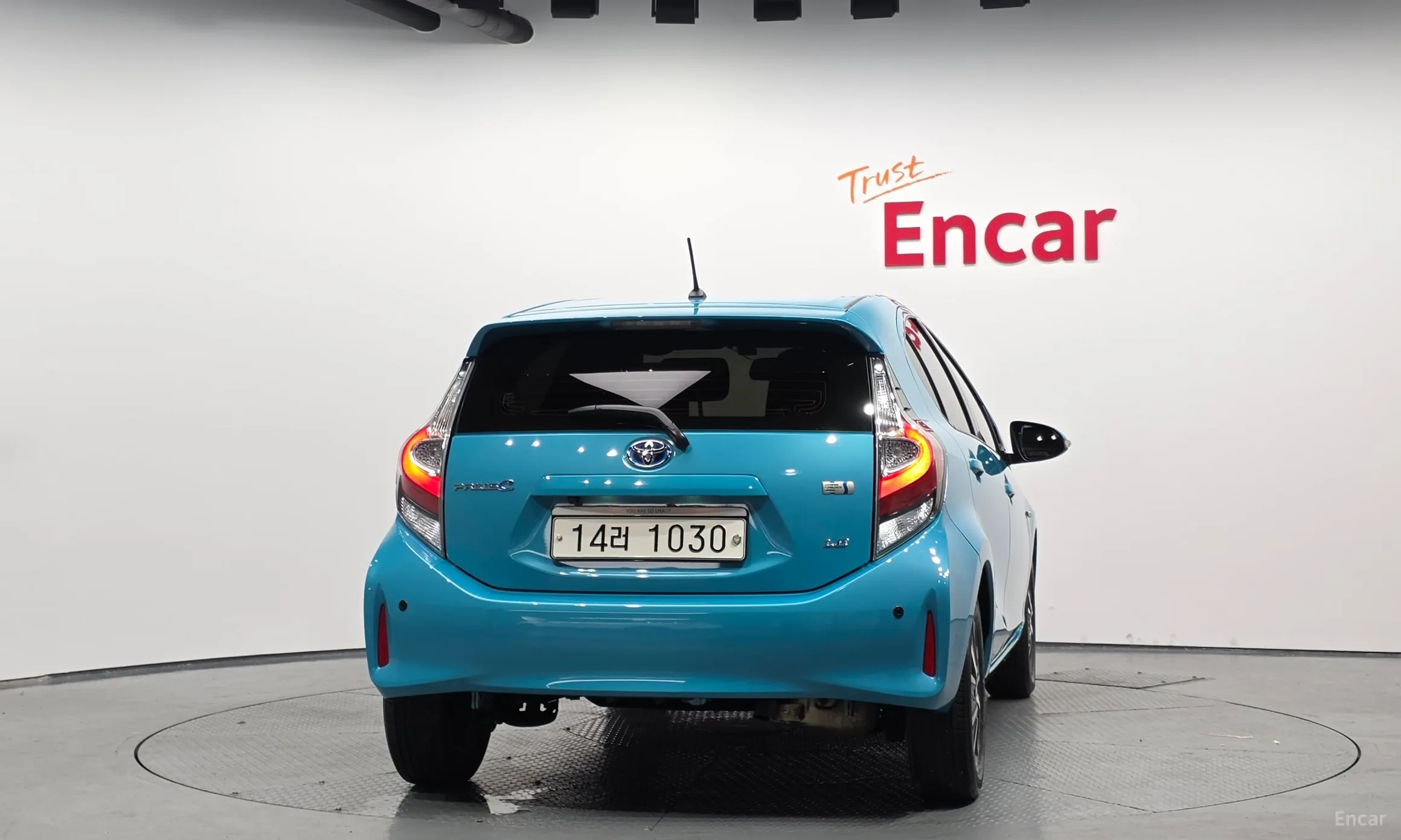Toyota Prius C превью 4