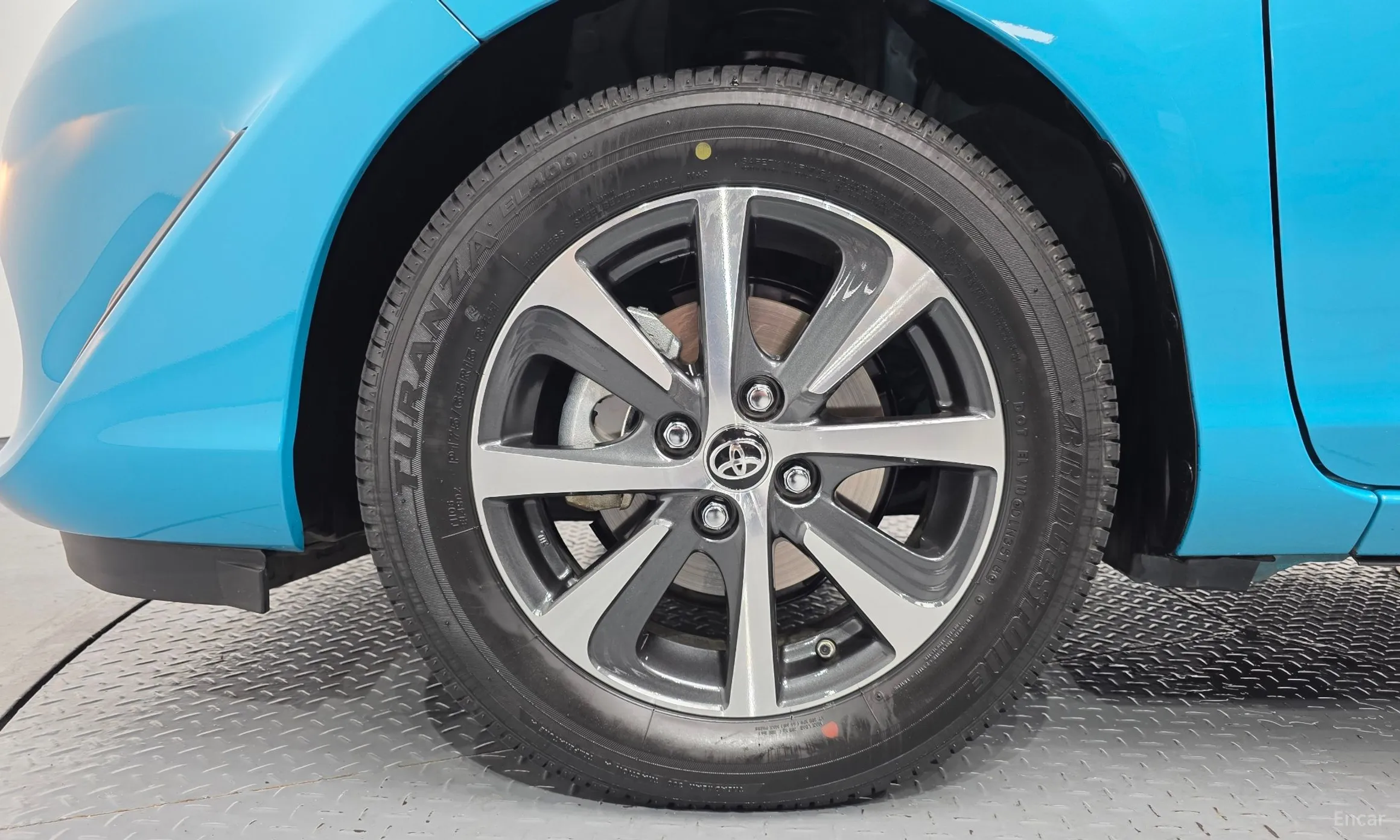 Toyota Prius C превью 5