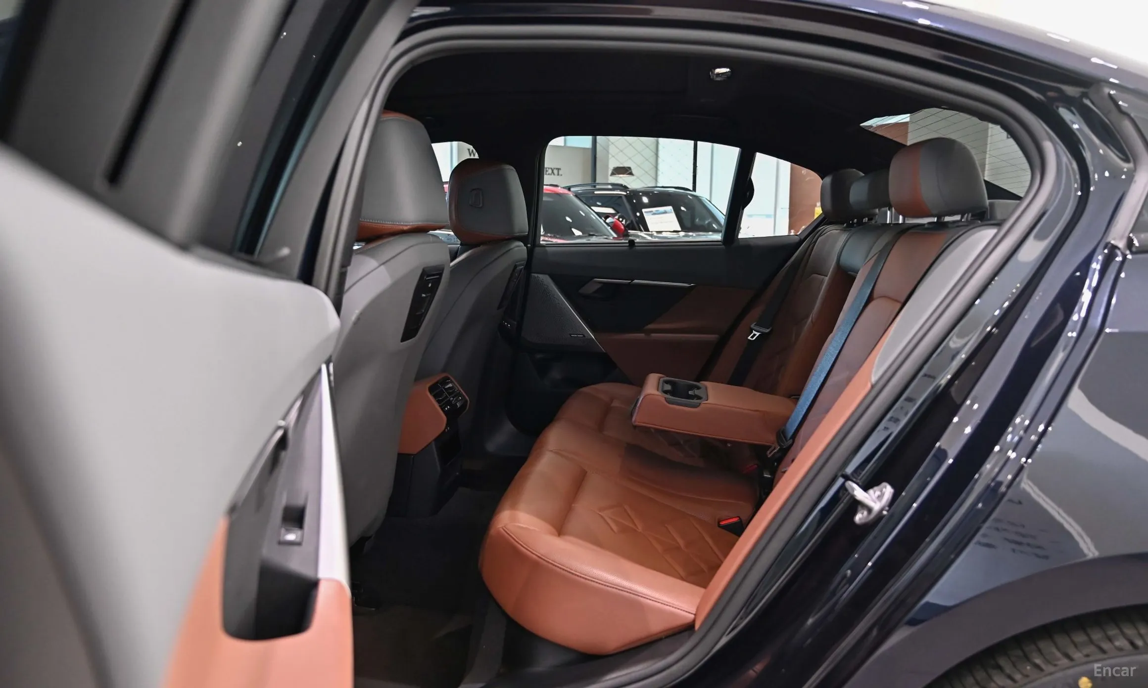 BMW 5 Series (G60) превью 10