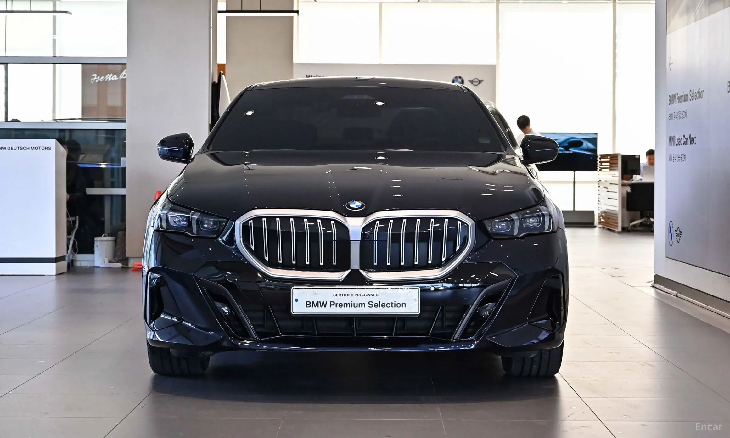 BMW 5 Series (G60) превью 2