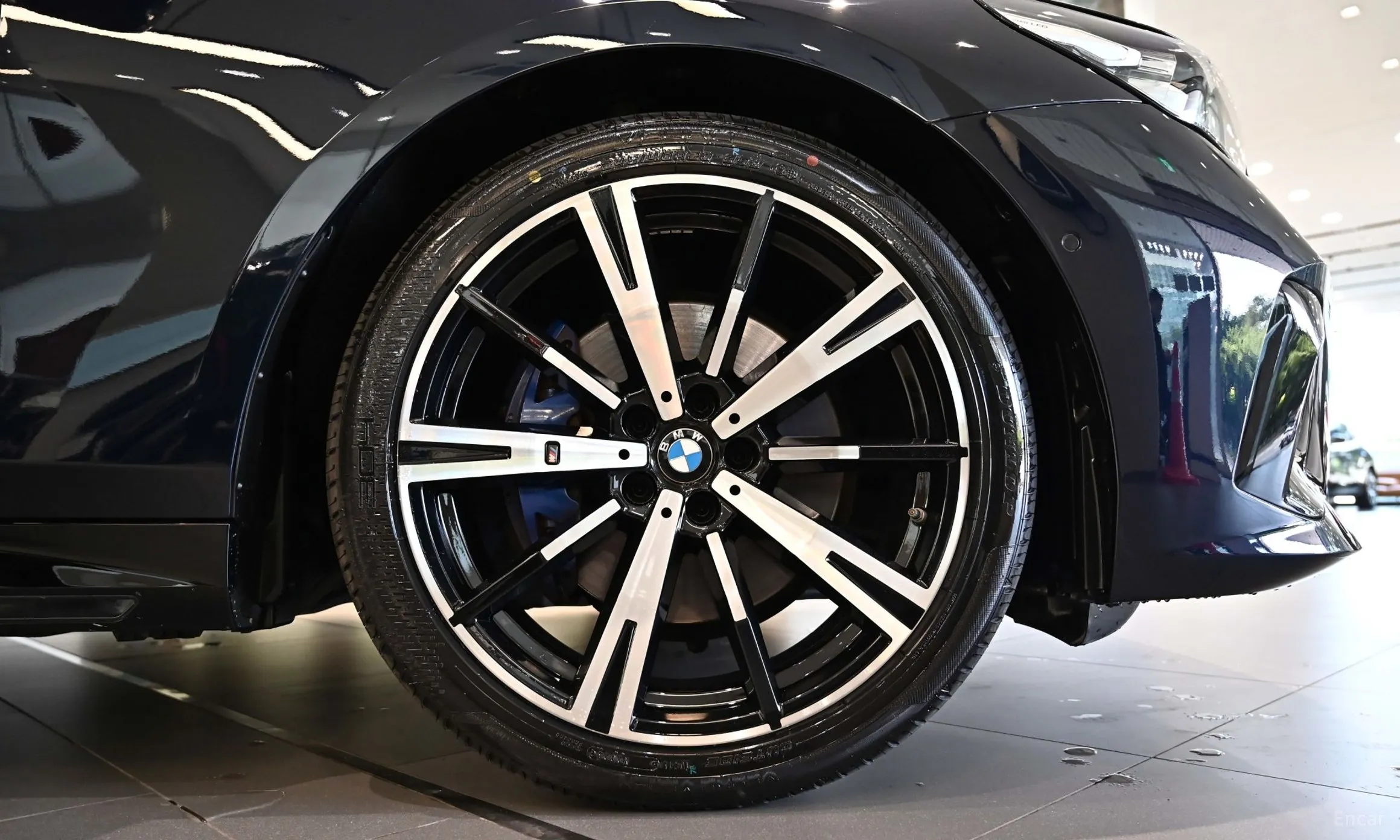 BMW 5 Series (G60) превью 5