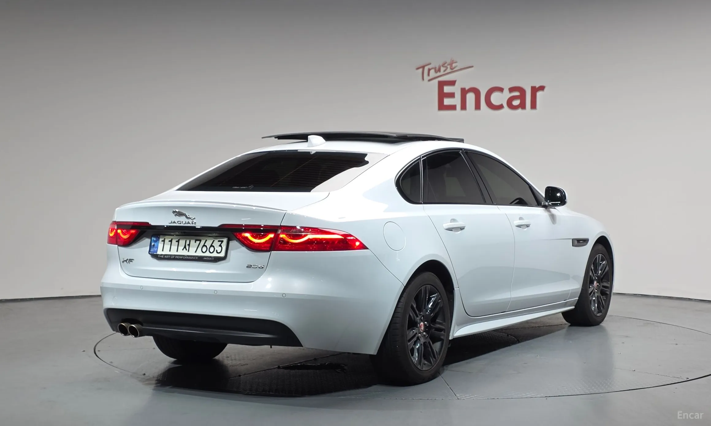 Jaguar XF (x260)