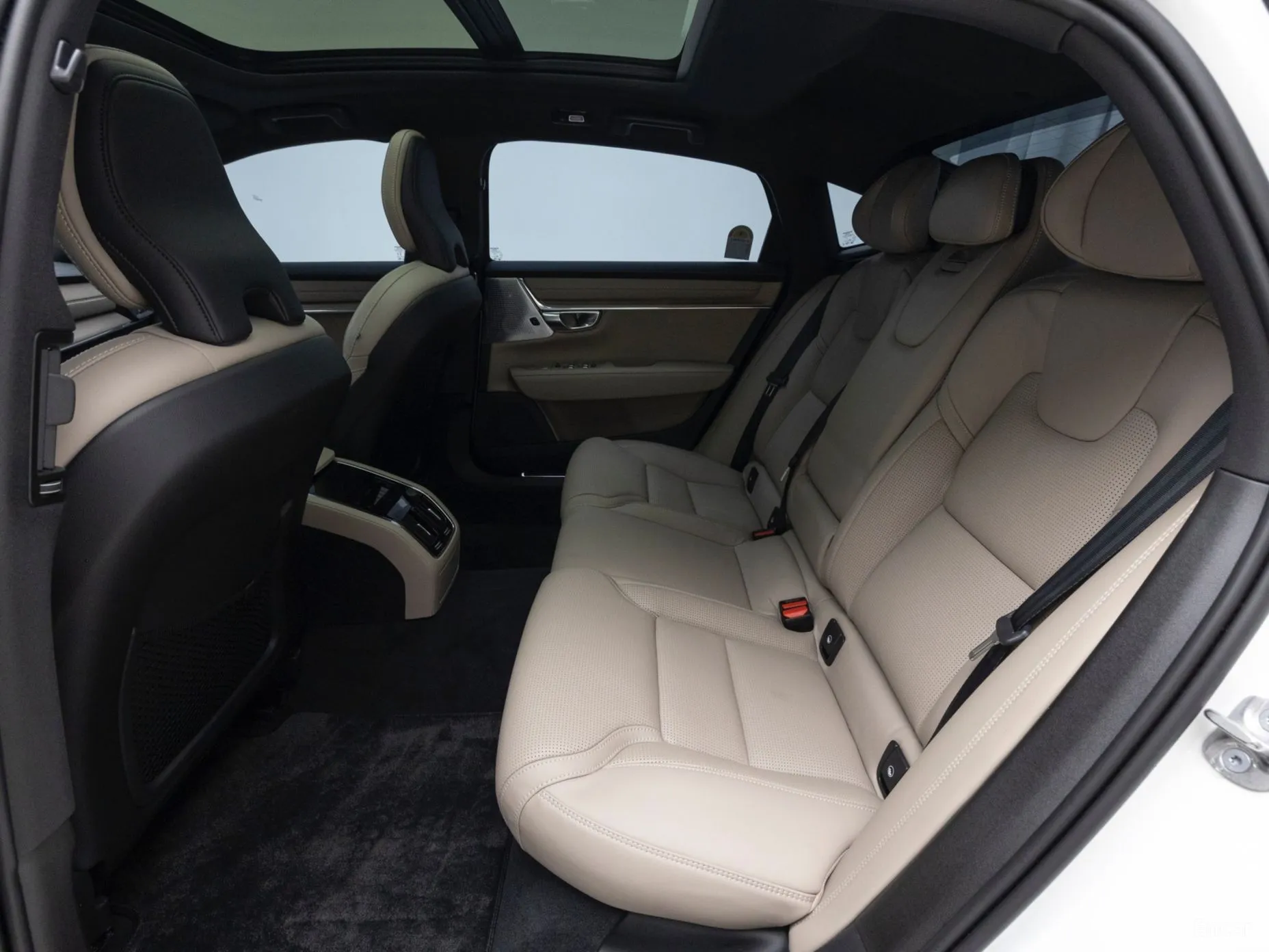 Volvo S90 превью 11