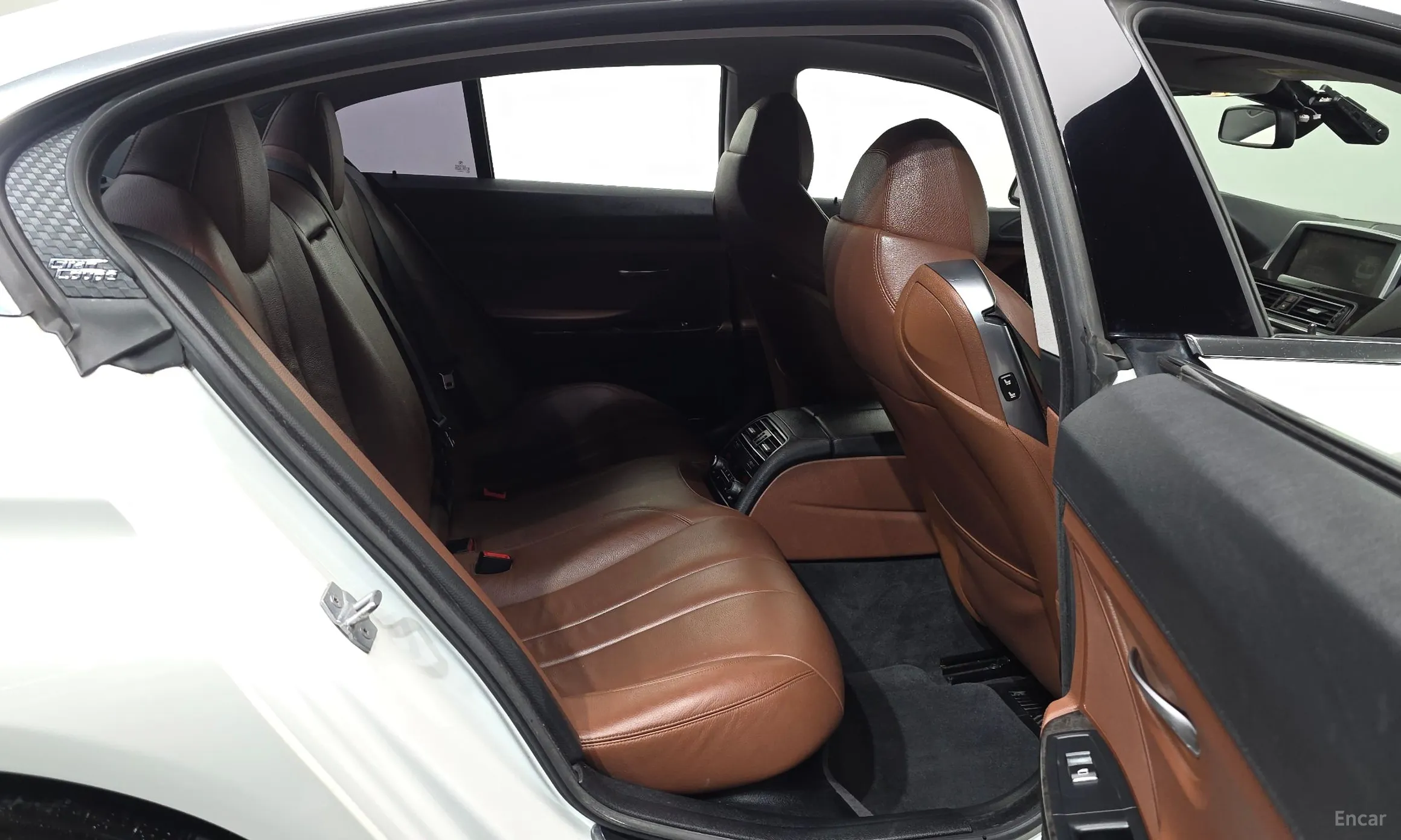 BMW 6 Series (F12) превью 12