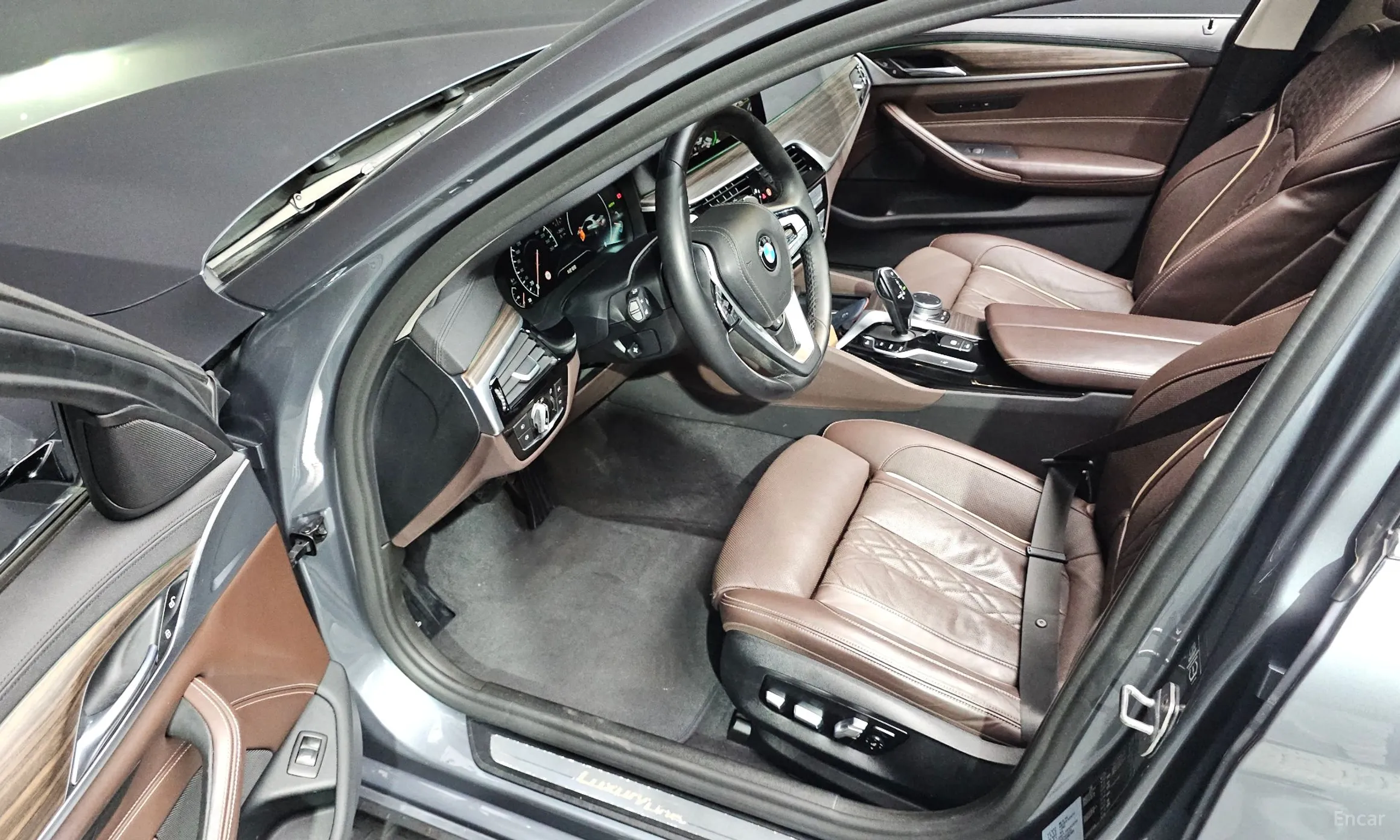 BMW 5 Series (G30) превью 10