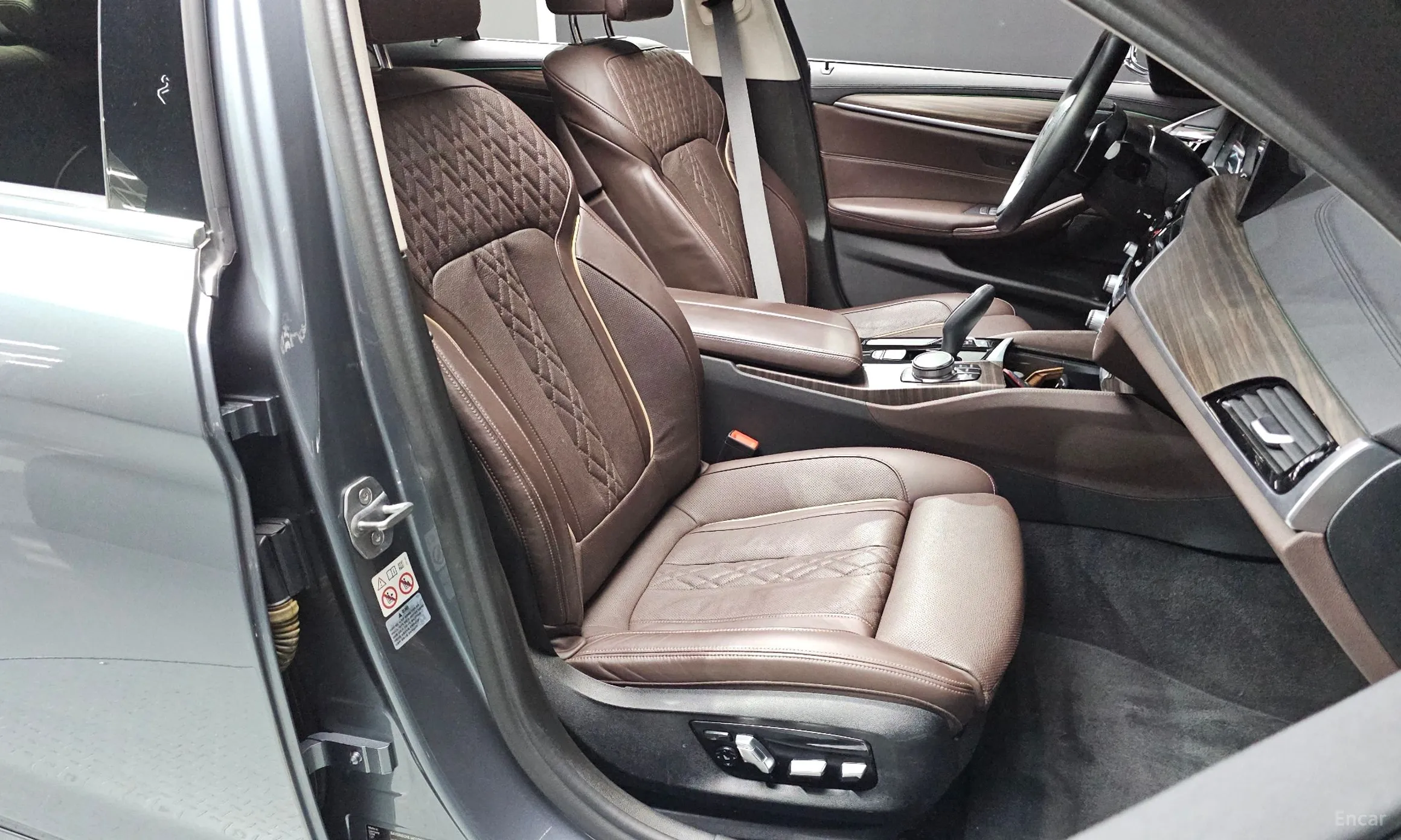 BMW 5 Series (G30) превью 11