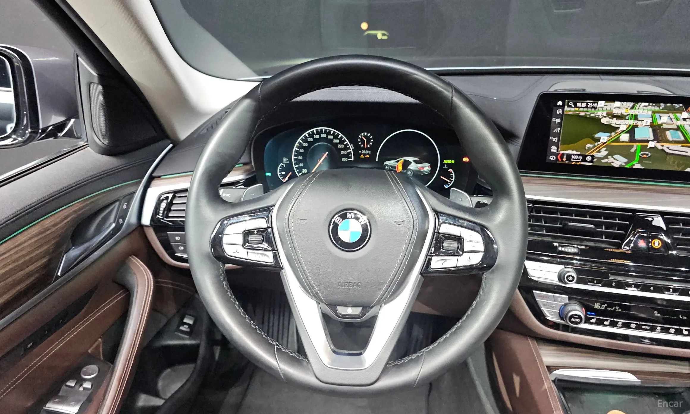 BMW 5 Series (G30) превью 13