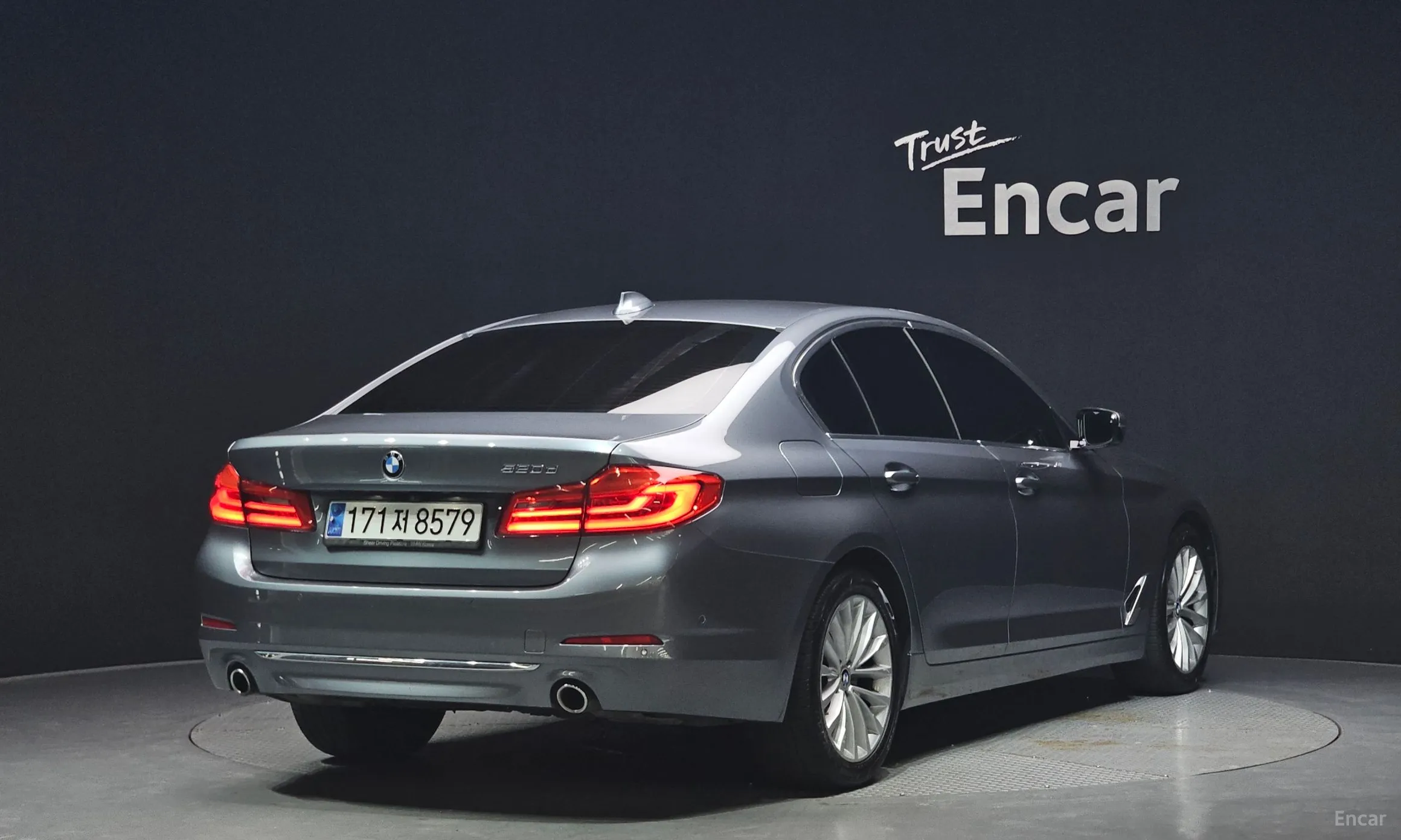BMW 5 Series (G30) превью 2