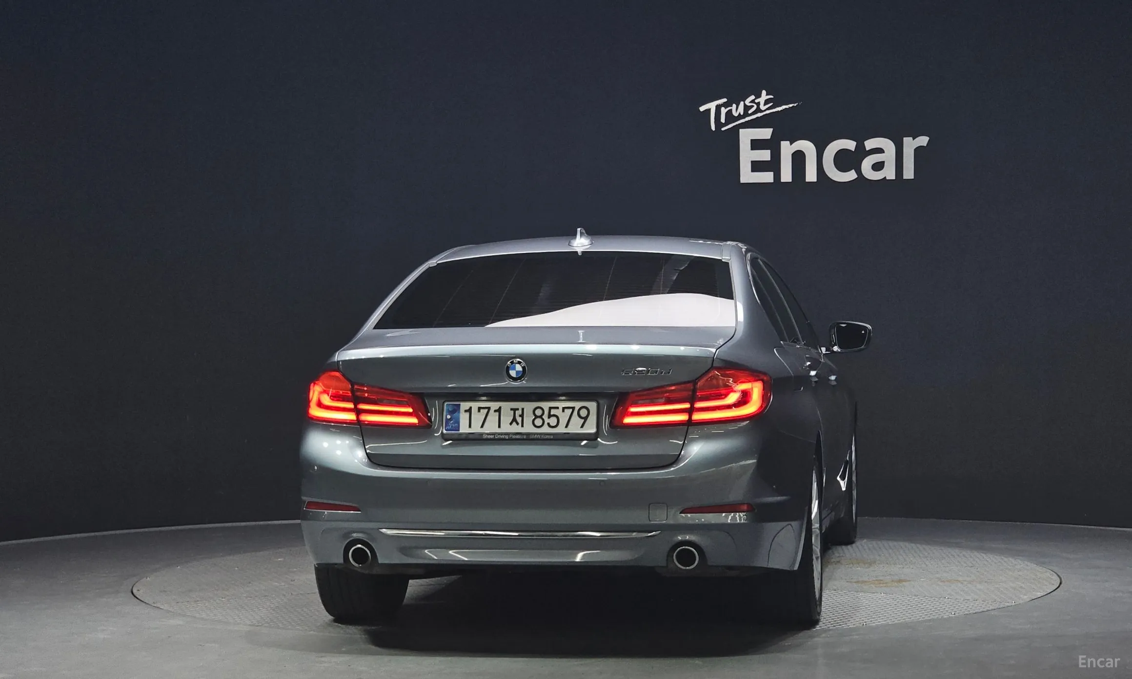 BMW 5 Series (G30) превью 4