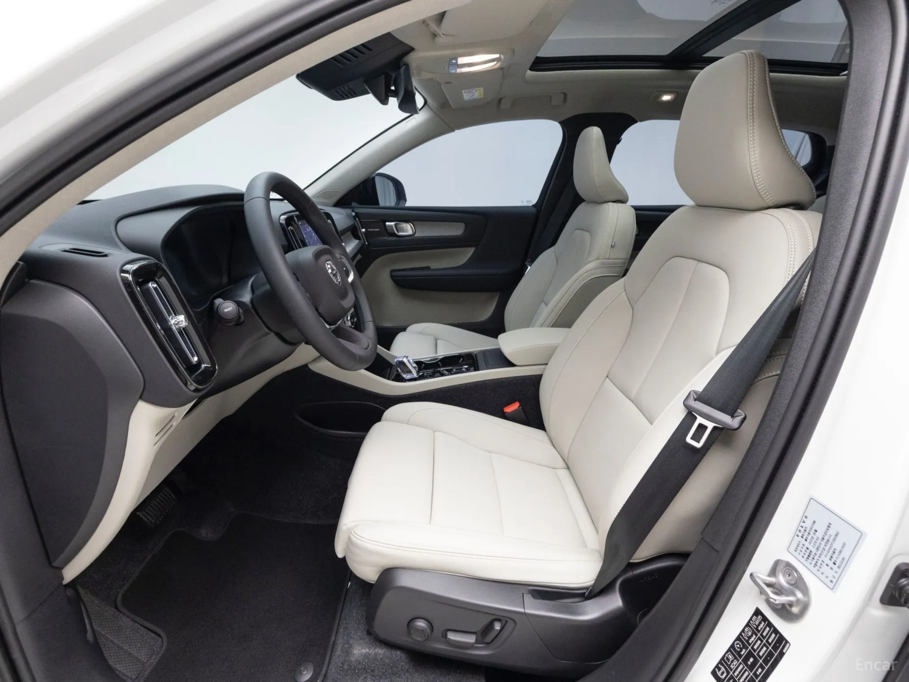 Volvo XC40 превью 10