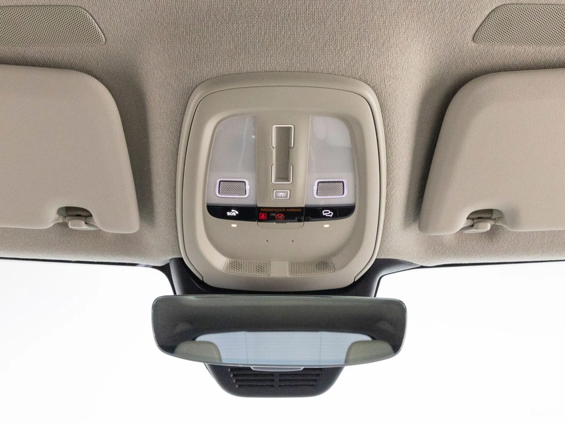 Volvo XC40 превью 15