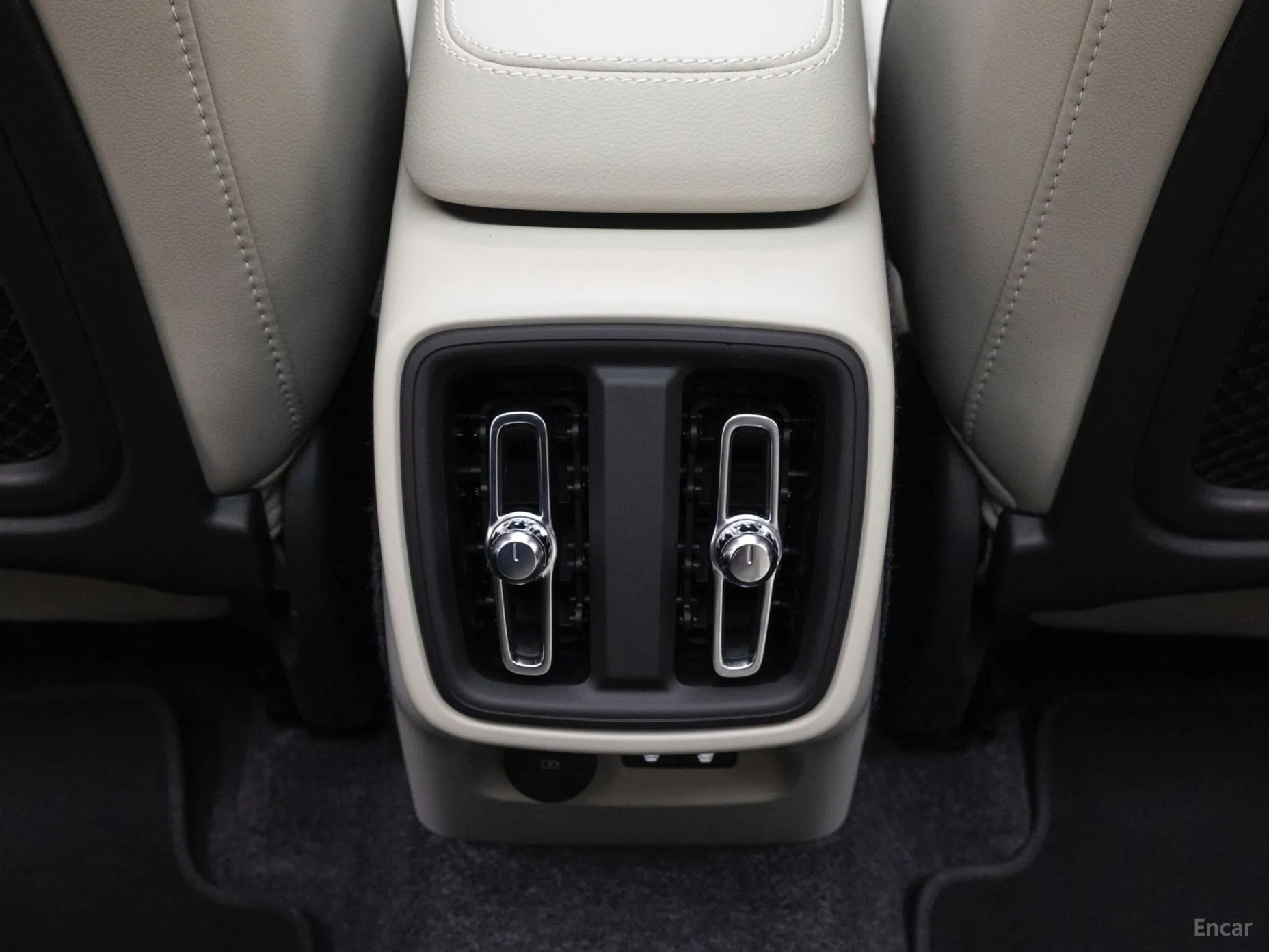 Volvo XC40 превью 16
