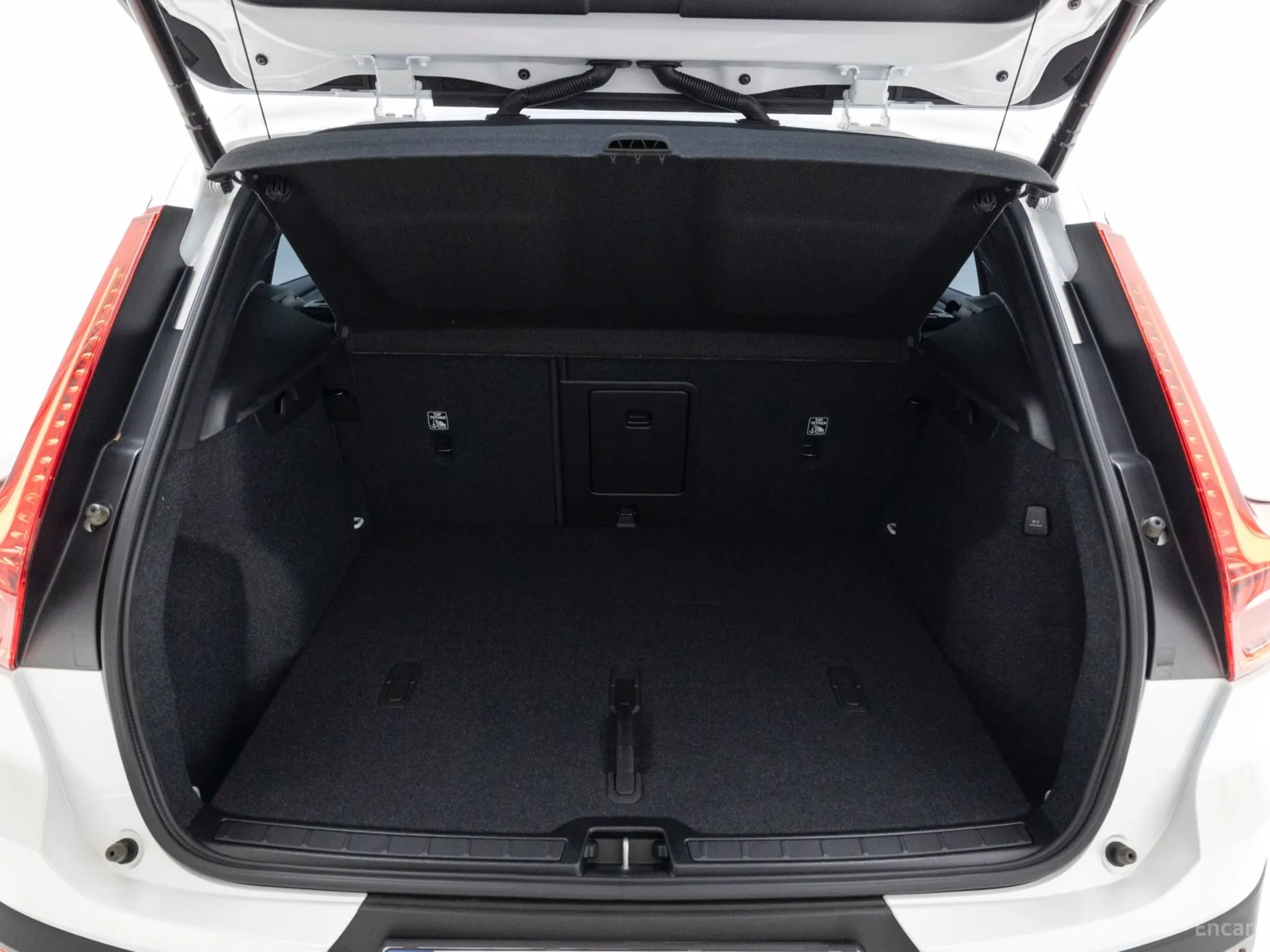 Volvo XC40 превью 17