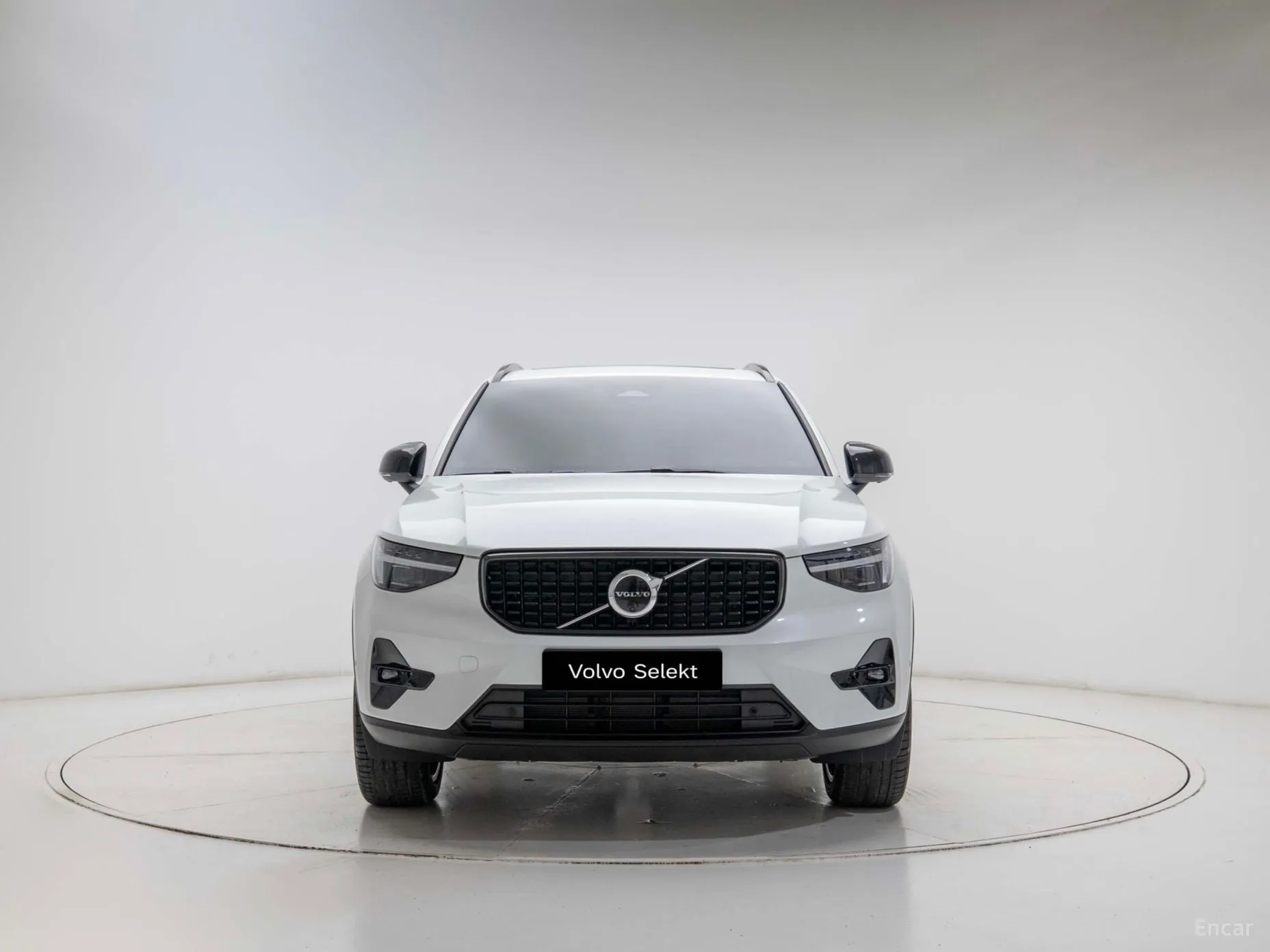 Volvo XC40 превью 3