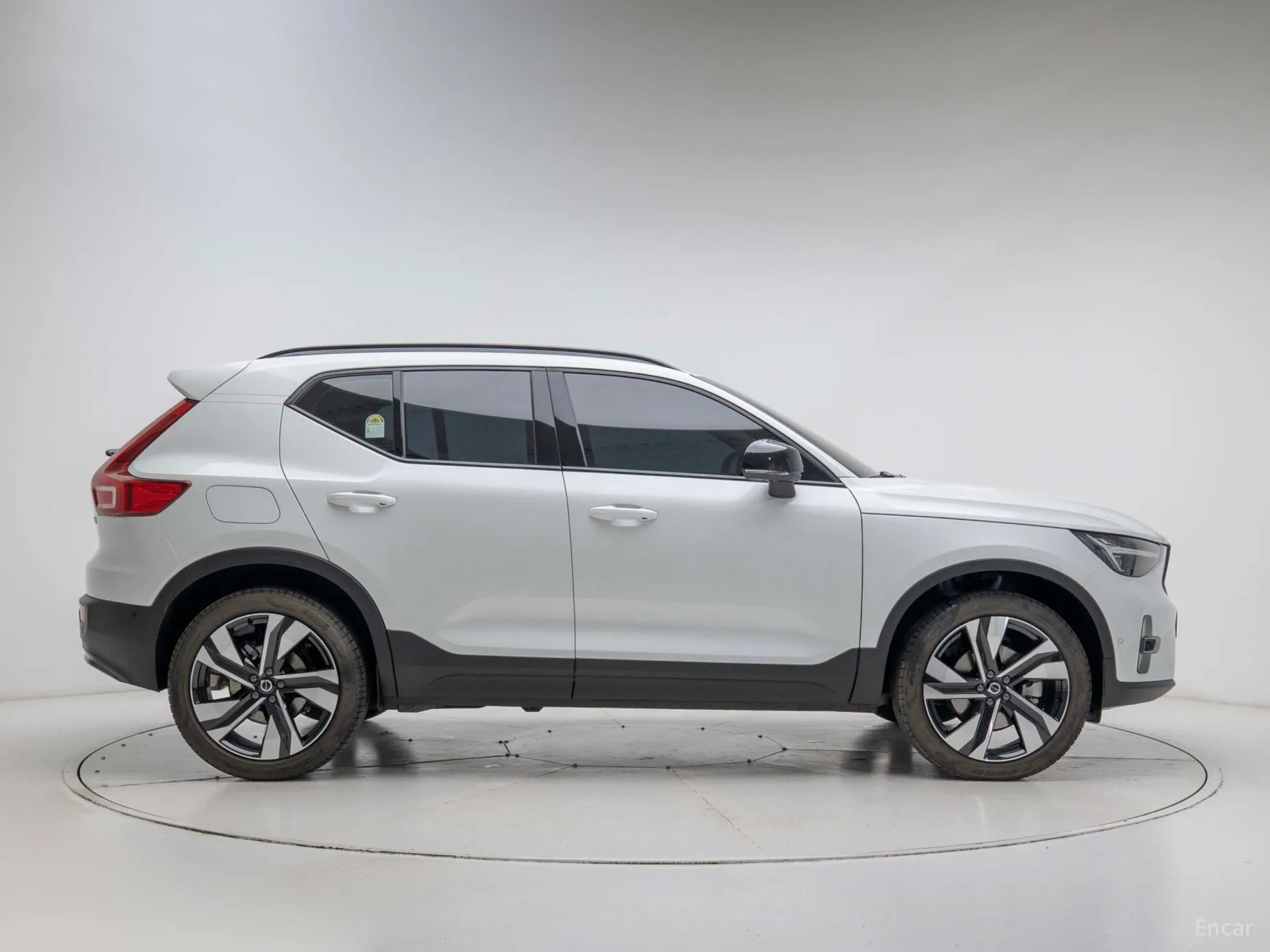 Volvo XC40 превью 4