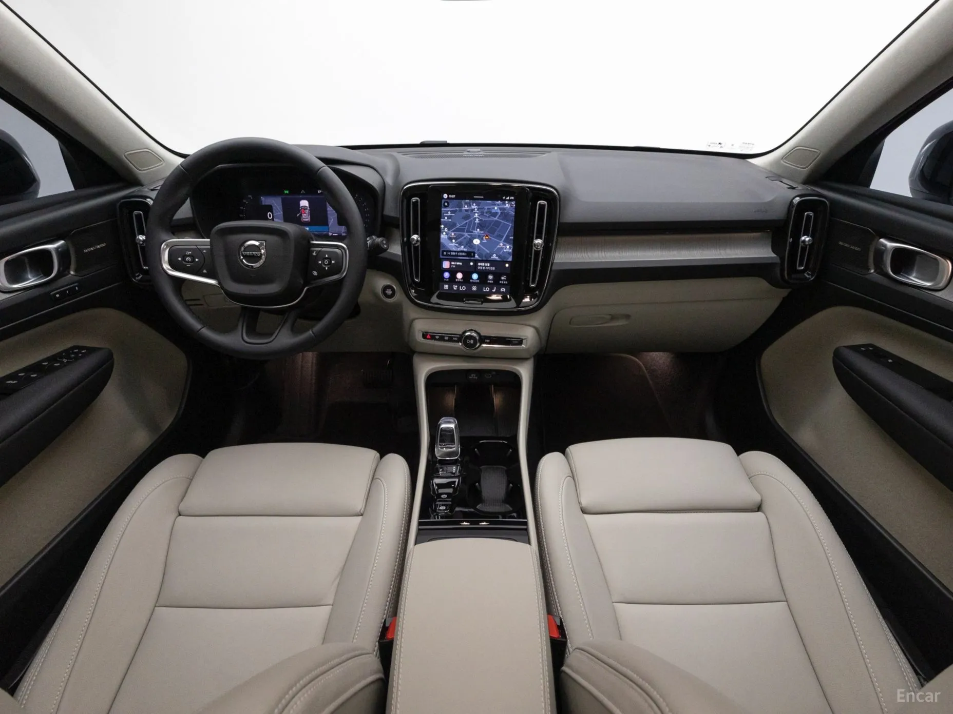 Volvo XC40 превью 7