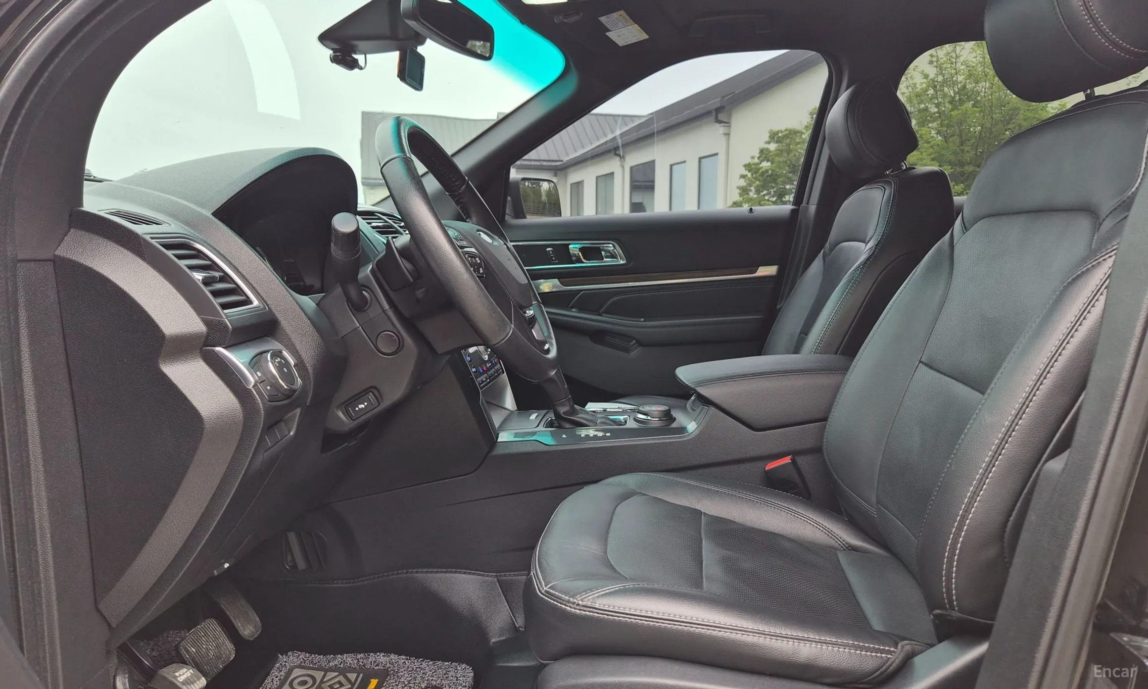 Ford Explorer превью 17