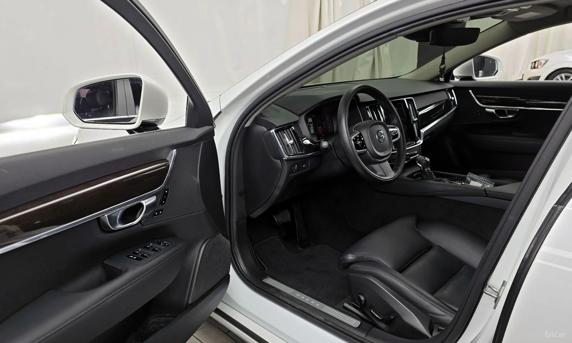 Volvo S90 превью 10