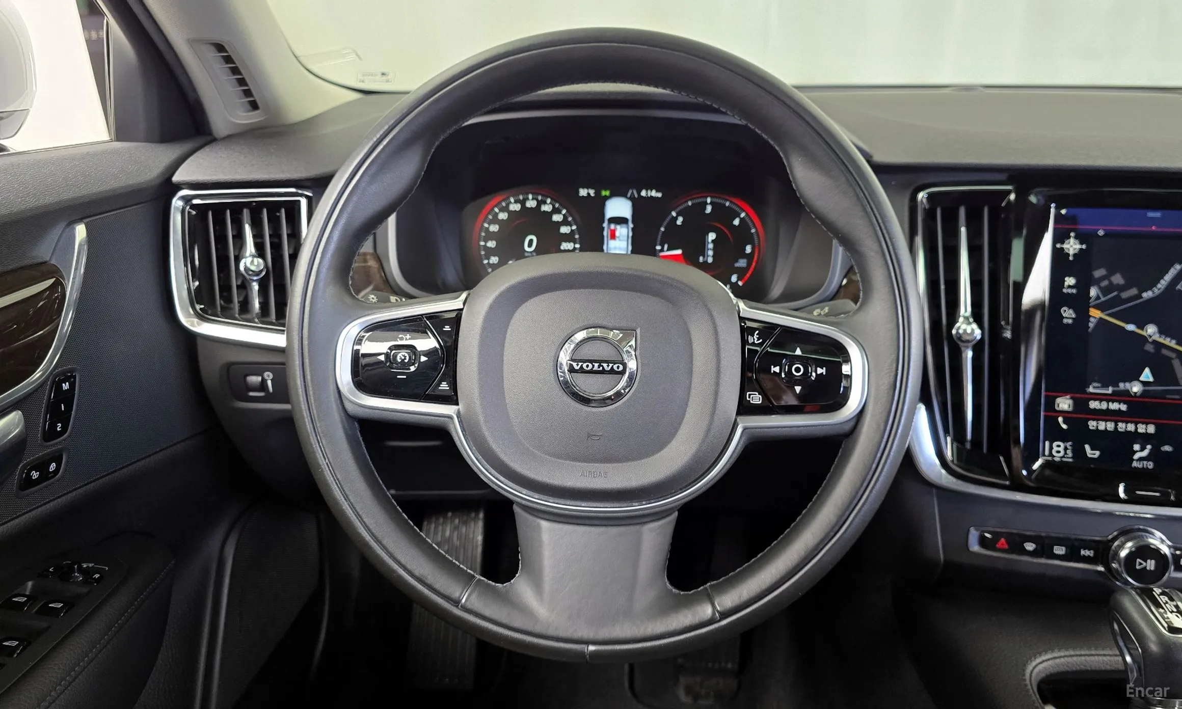 Volvo S90 превью 12