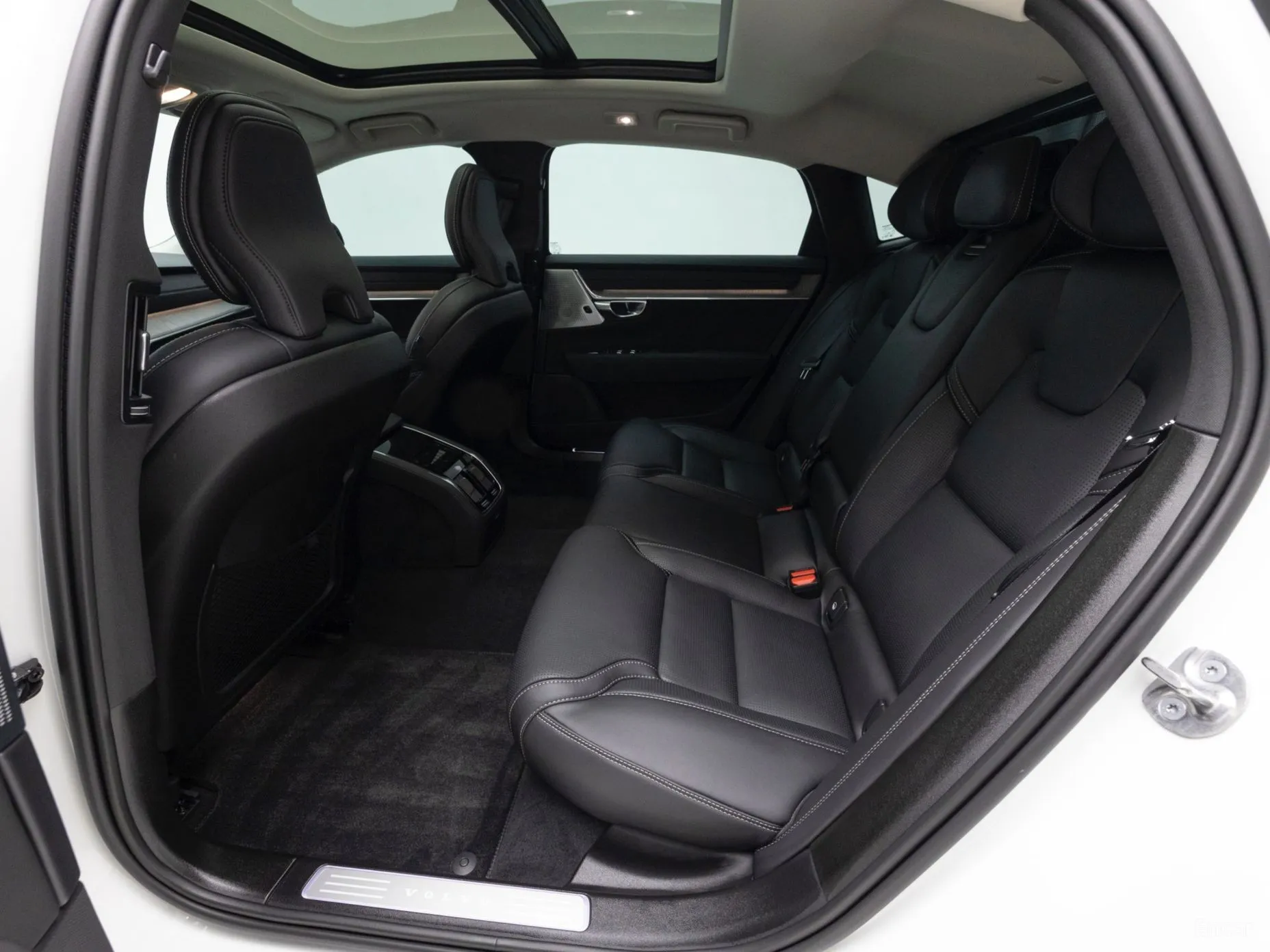 Volvo S90 превью 12