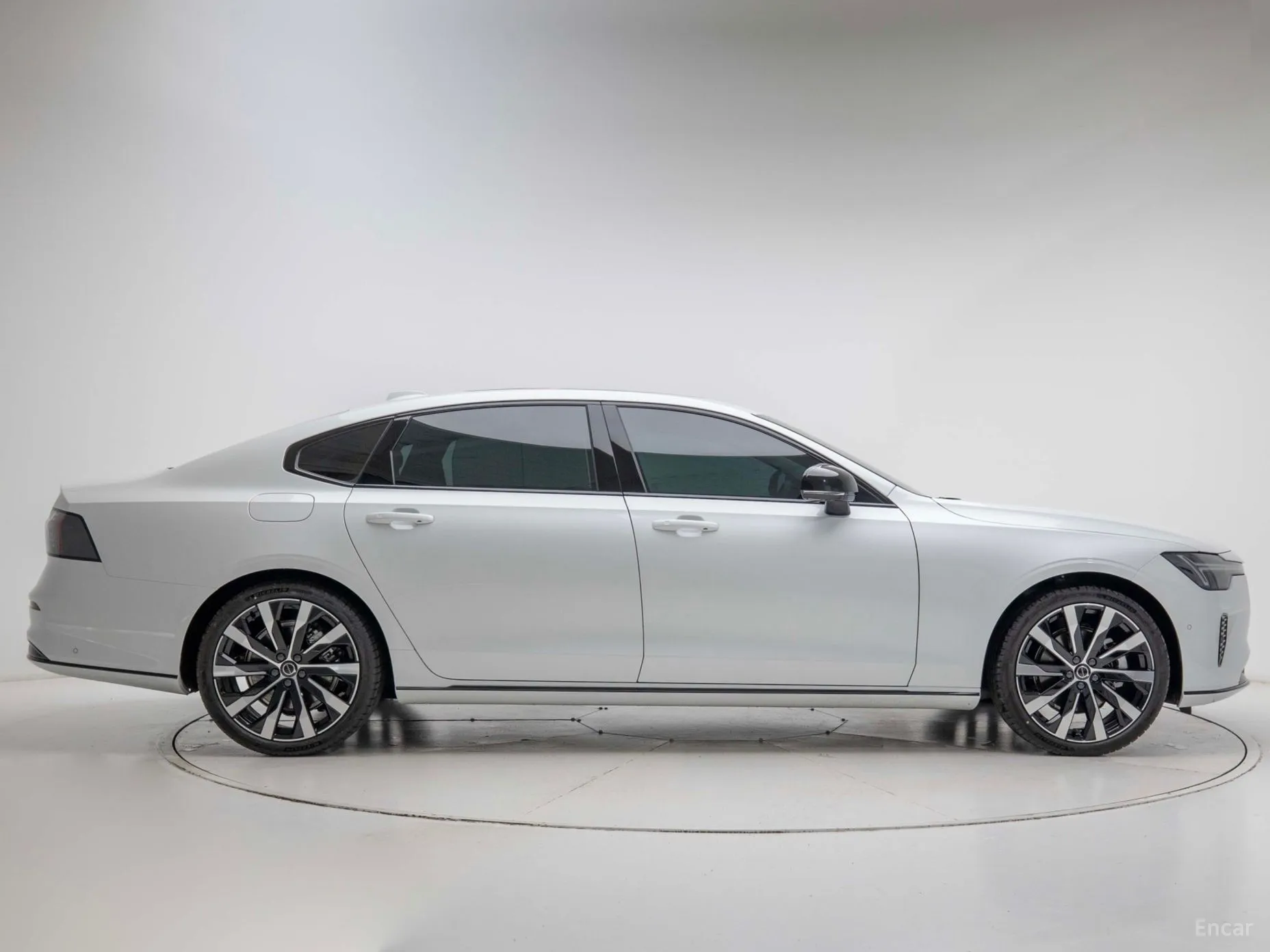 Volvo S90 превью 4