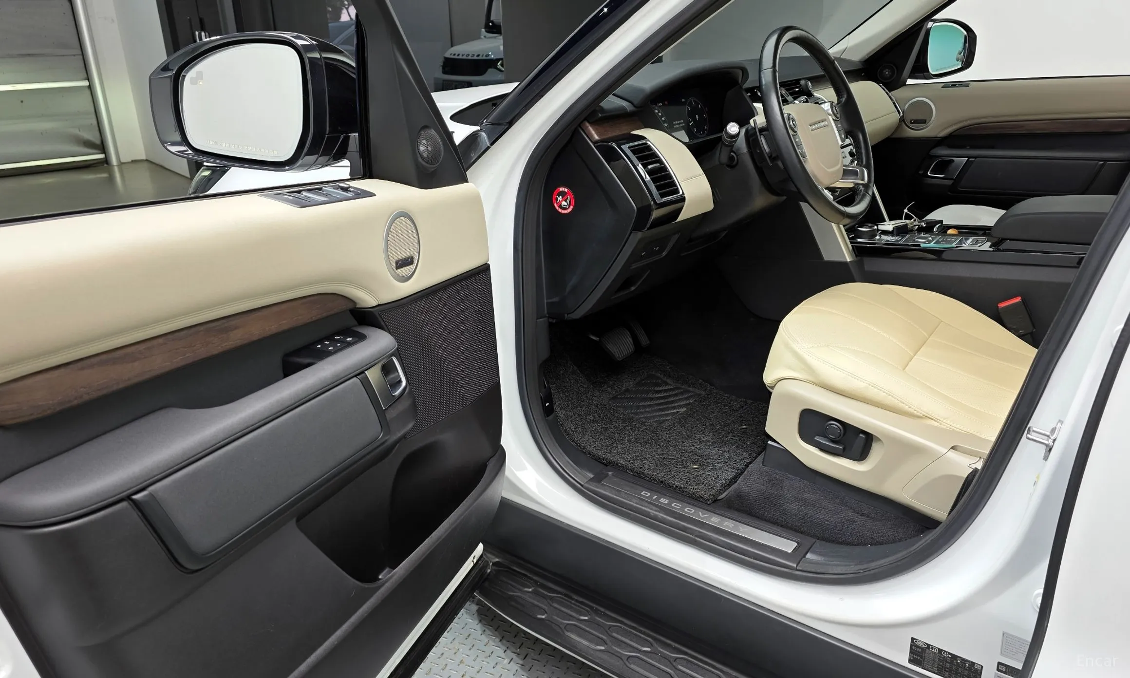 Land Rover Discovery 5 превью 10