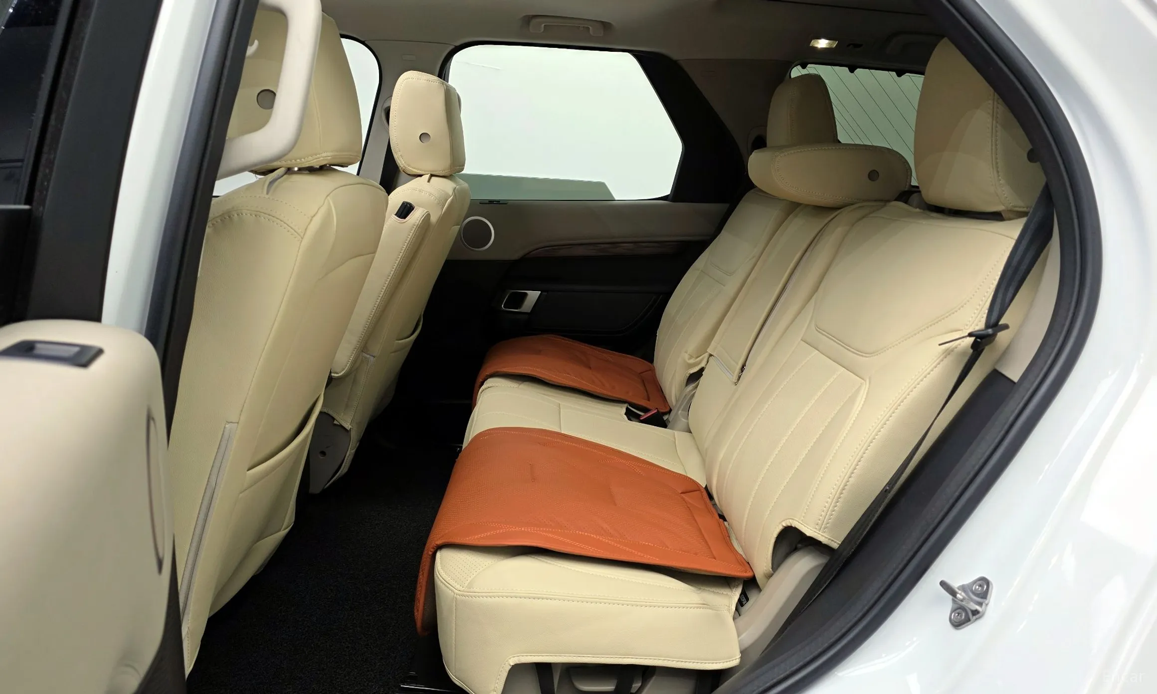 Land Rover Discovery 5 превью 12
