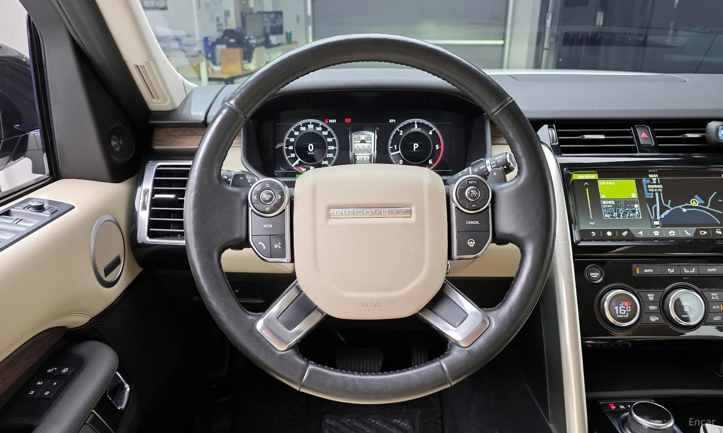 Land Rover Discovery 5 превью 13