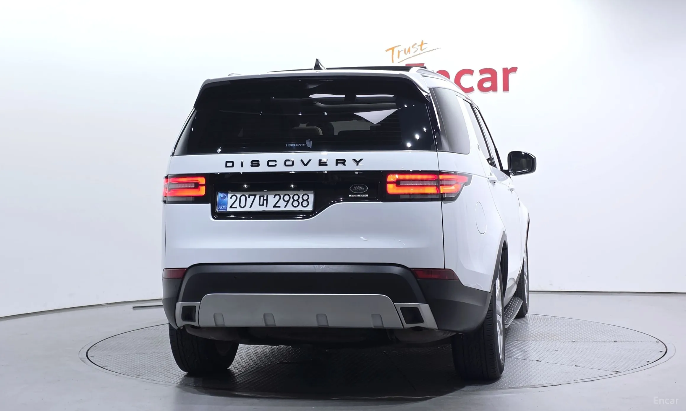 Land Rover Discovery 5 превью 4