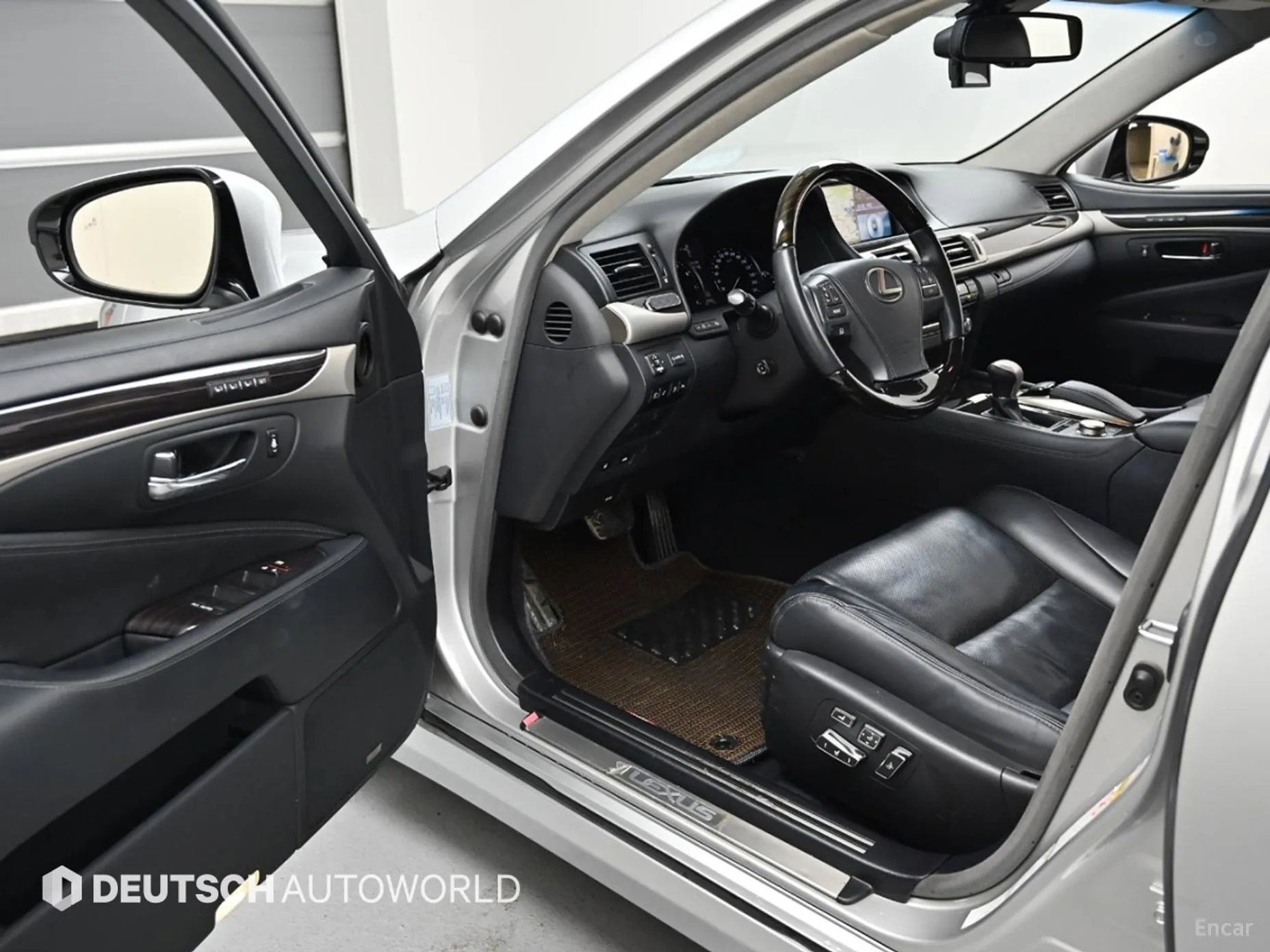 Lexus LS460 превью 11