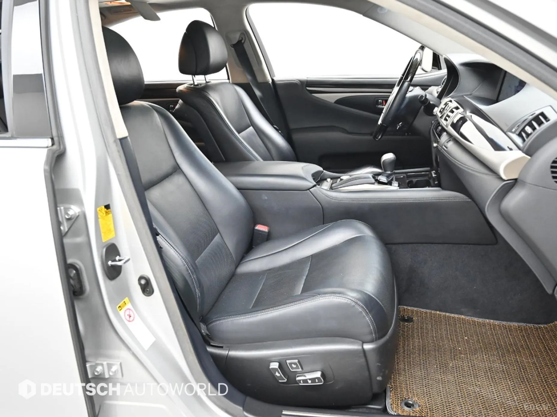 Lexus LS460 превью 20