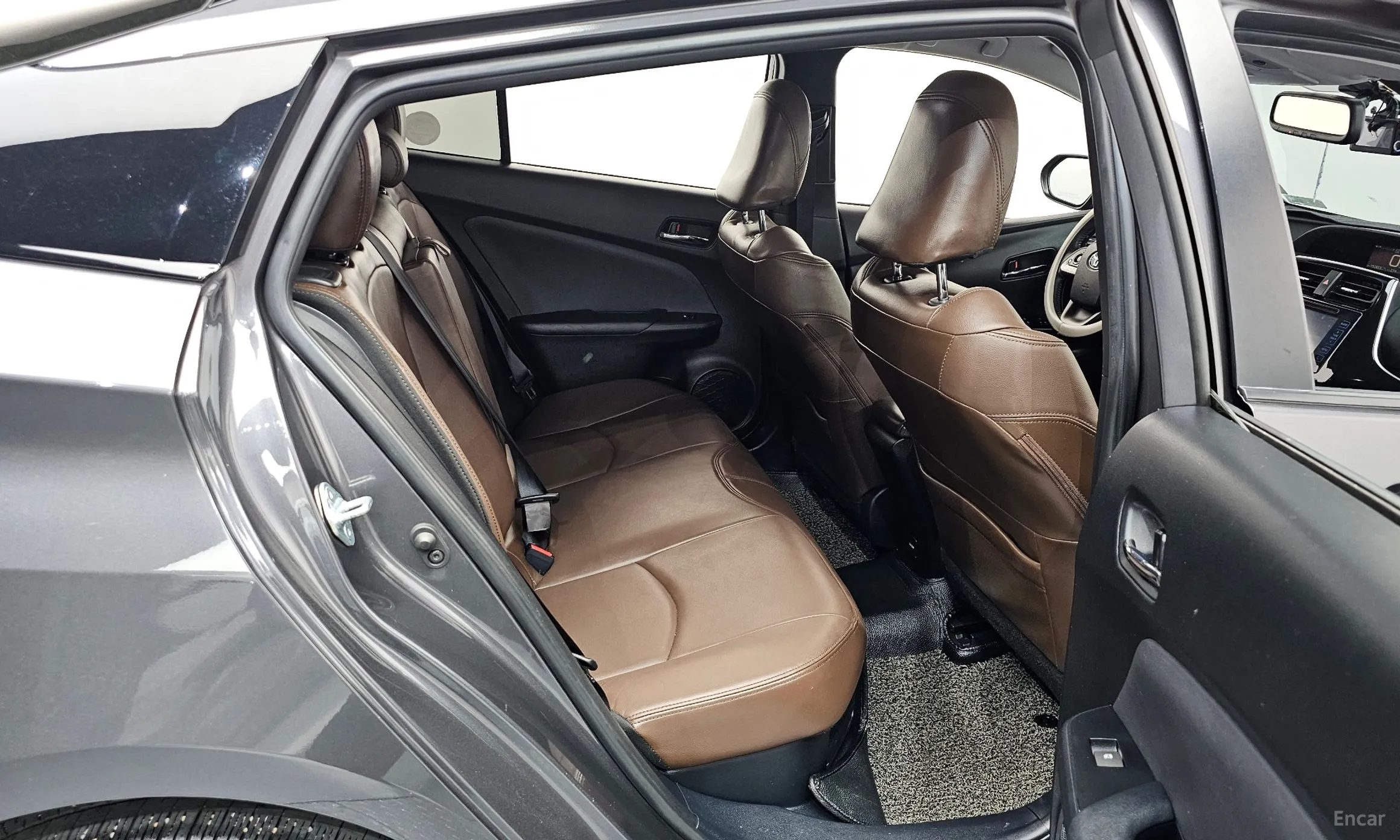 Toyota Prius 4th Generation превью 11