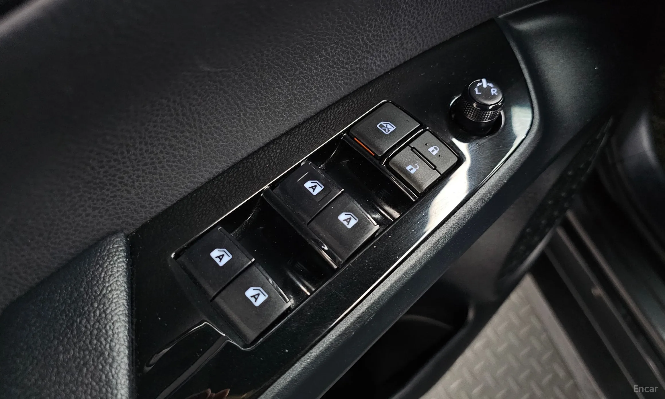 Toyota Prius 4th Generation превью 16
