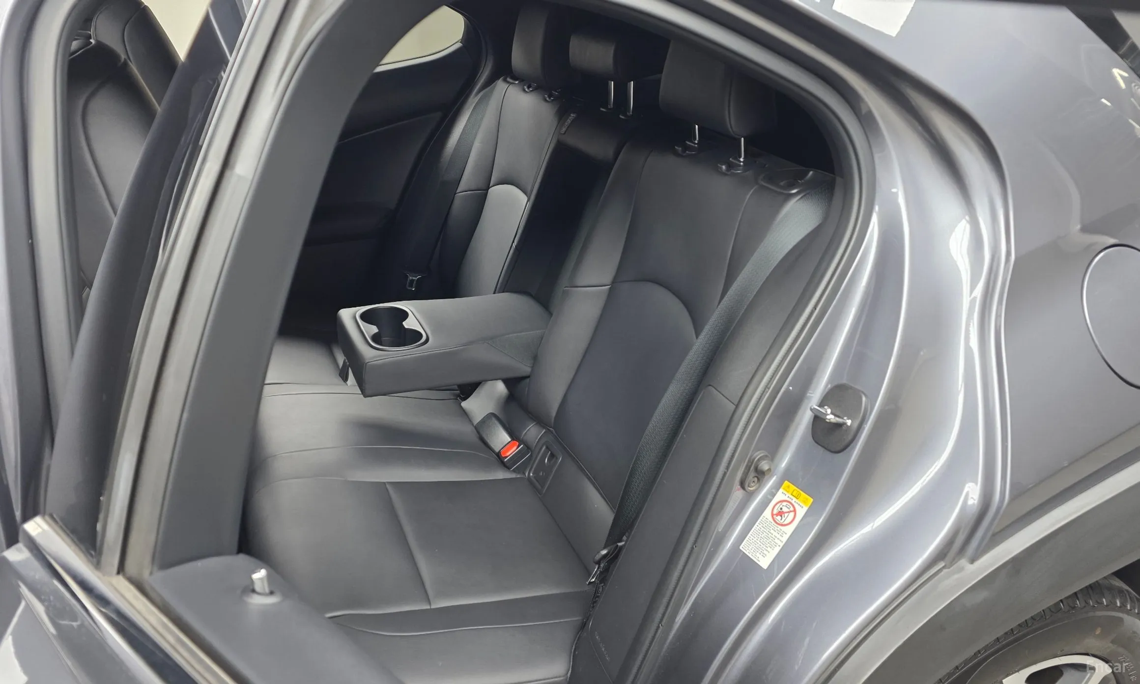 Lexus UX250h превью 12