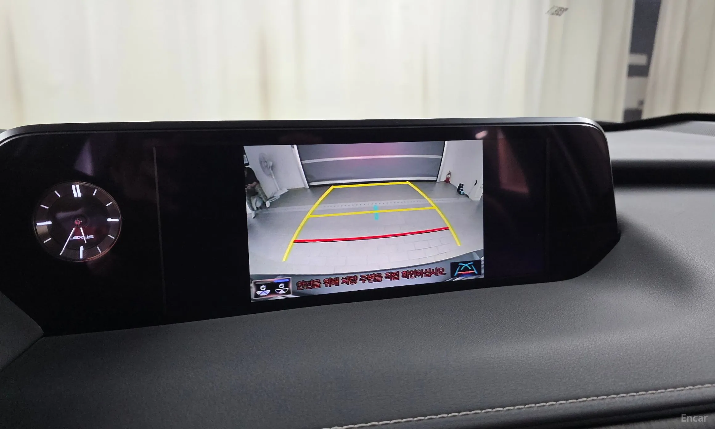 Lexus UX250h превью 15