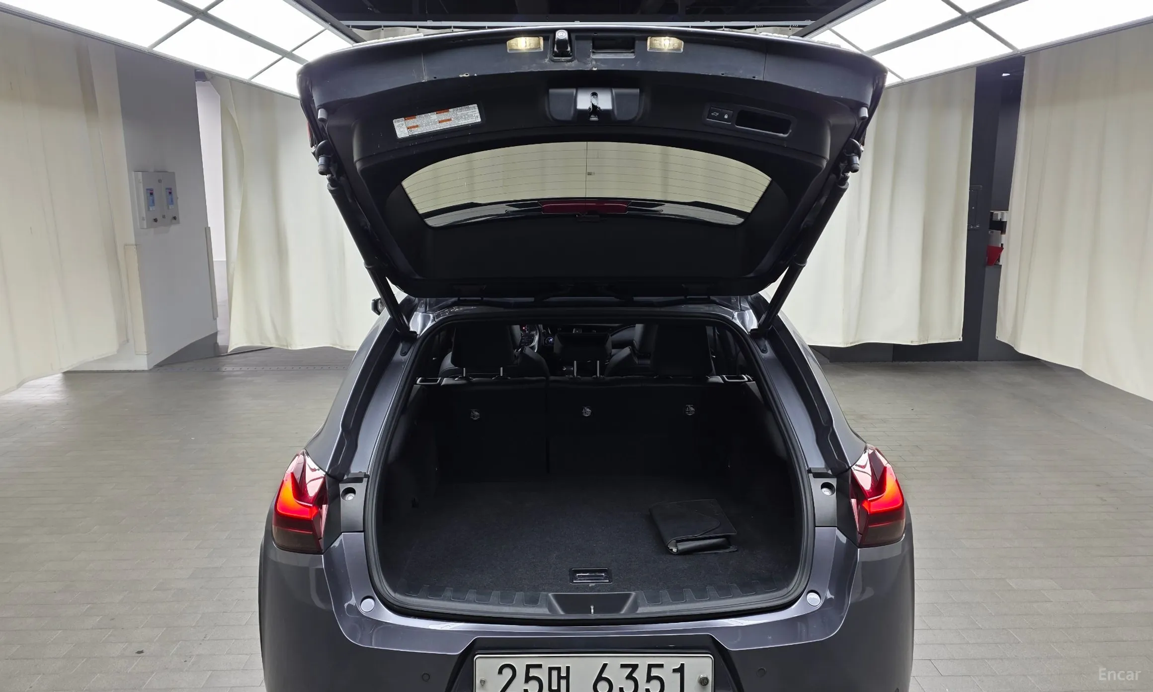 Lexus UX250h превью 18