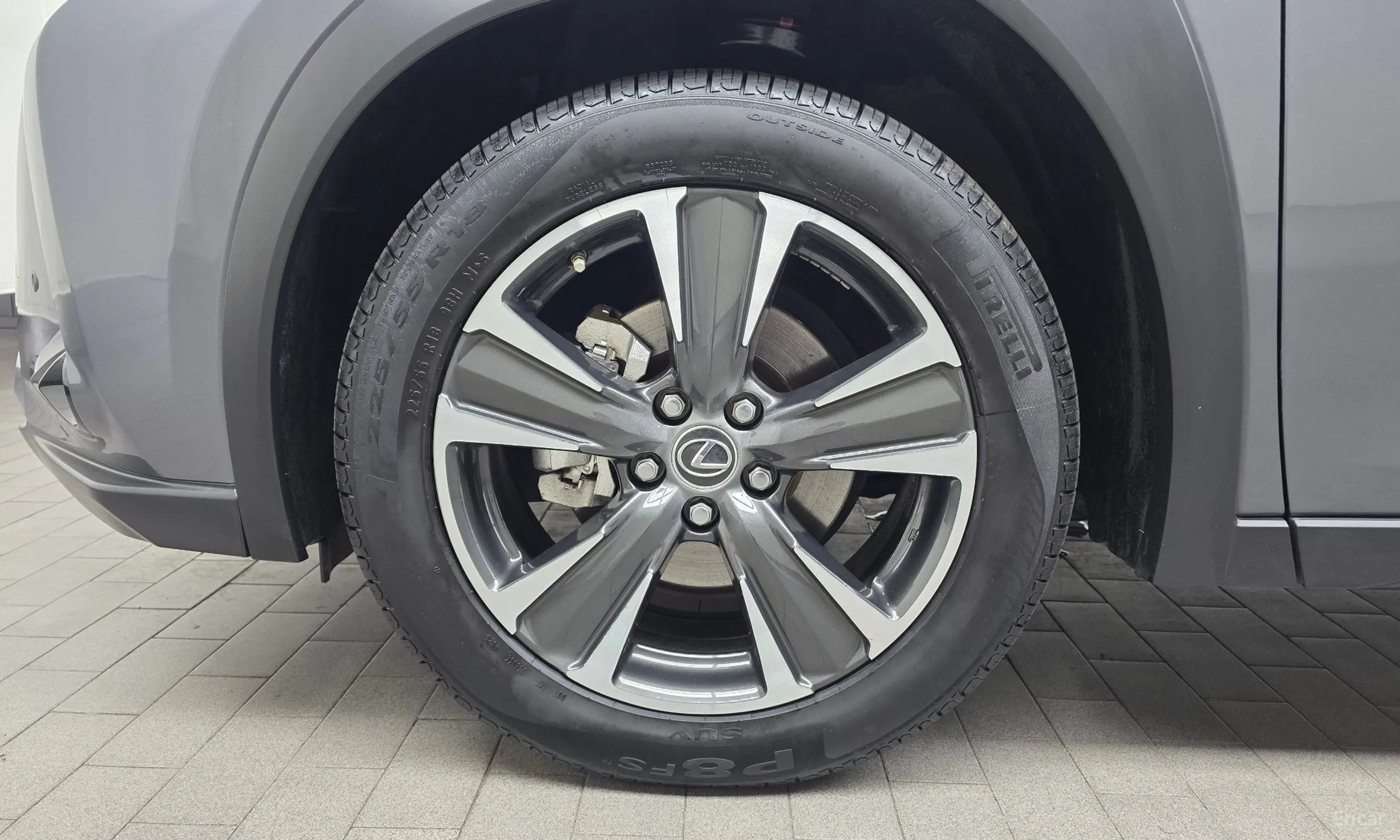 Lexus UX250h превью 5
