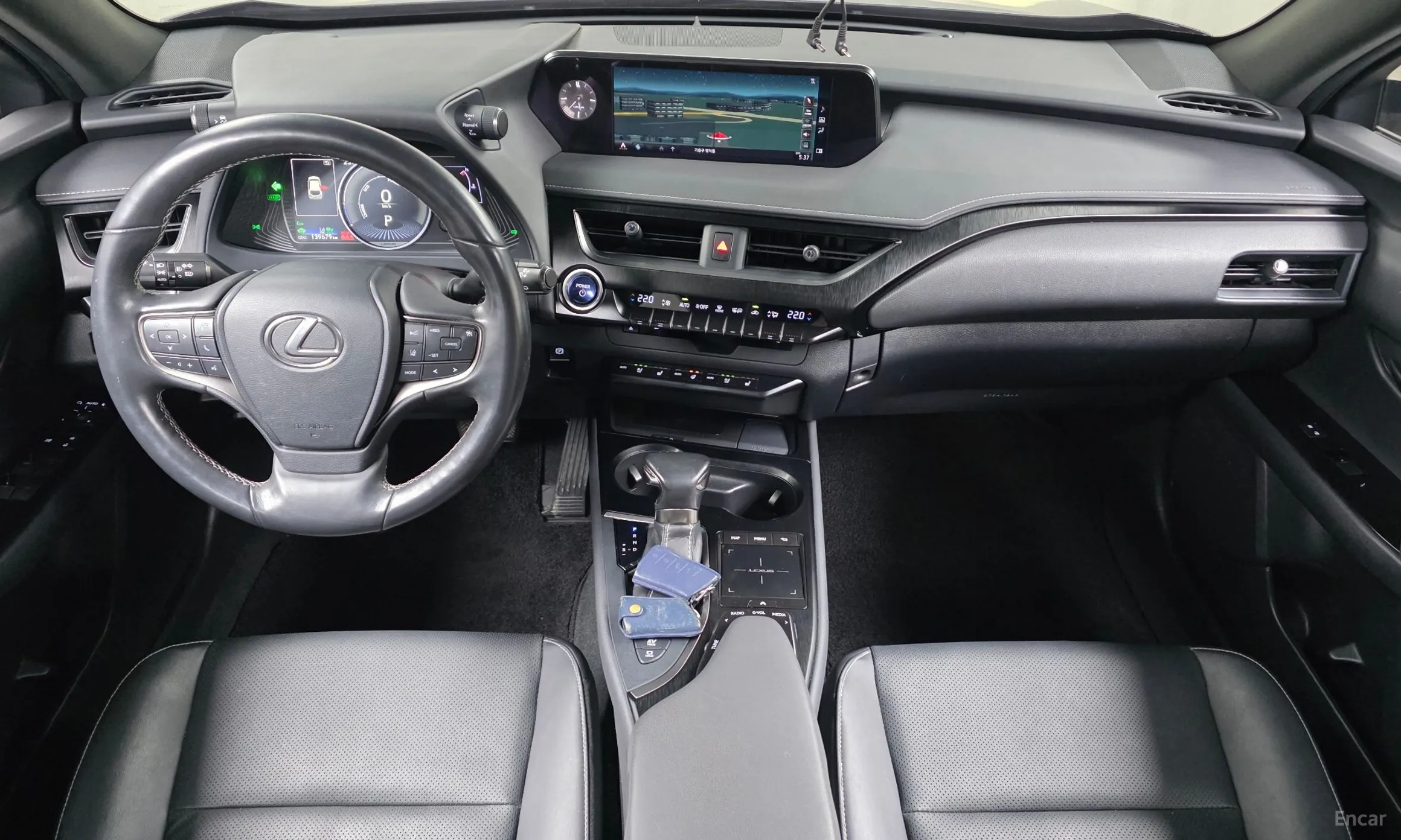 Lexus UX250h превью 7