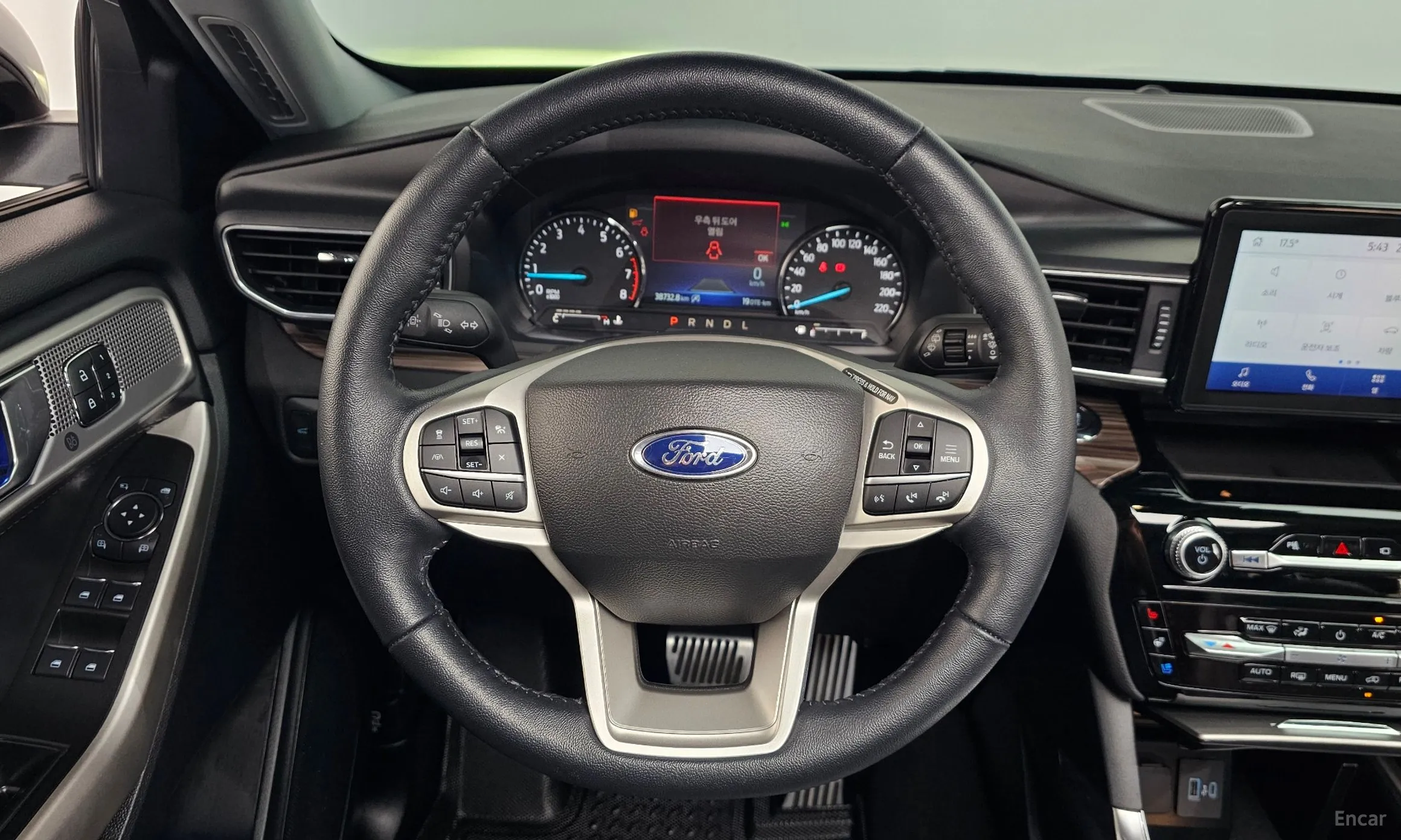Ford Explorer 6th Generation превью 13