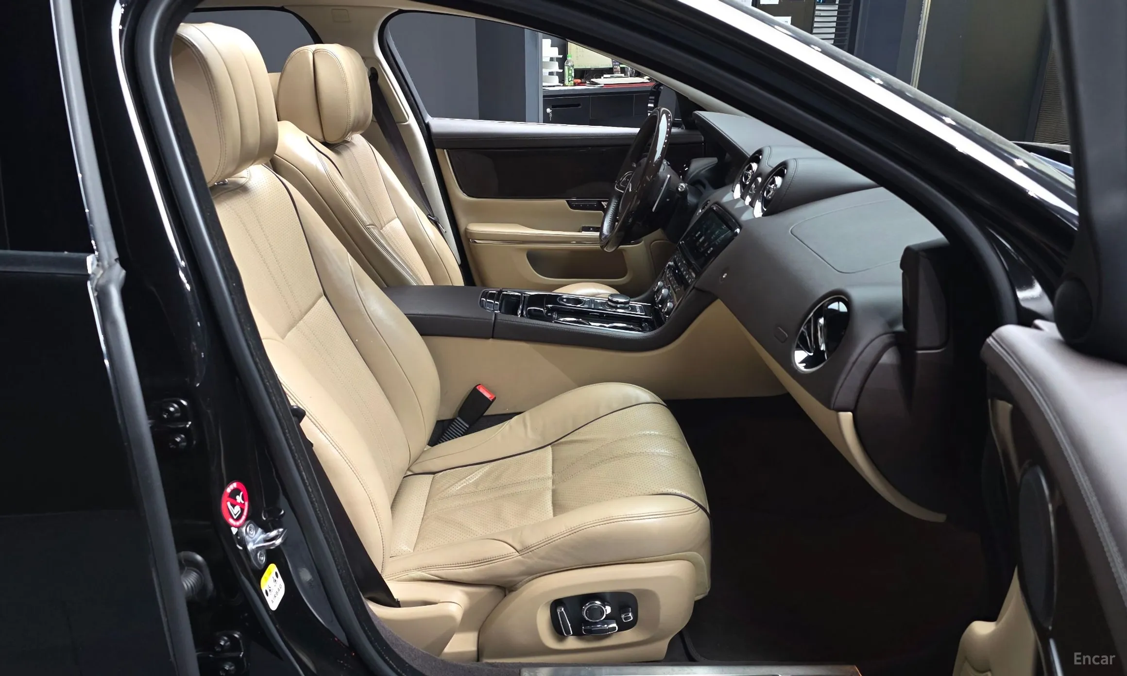 Jaguar All New XJ превью 11