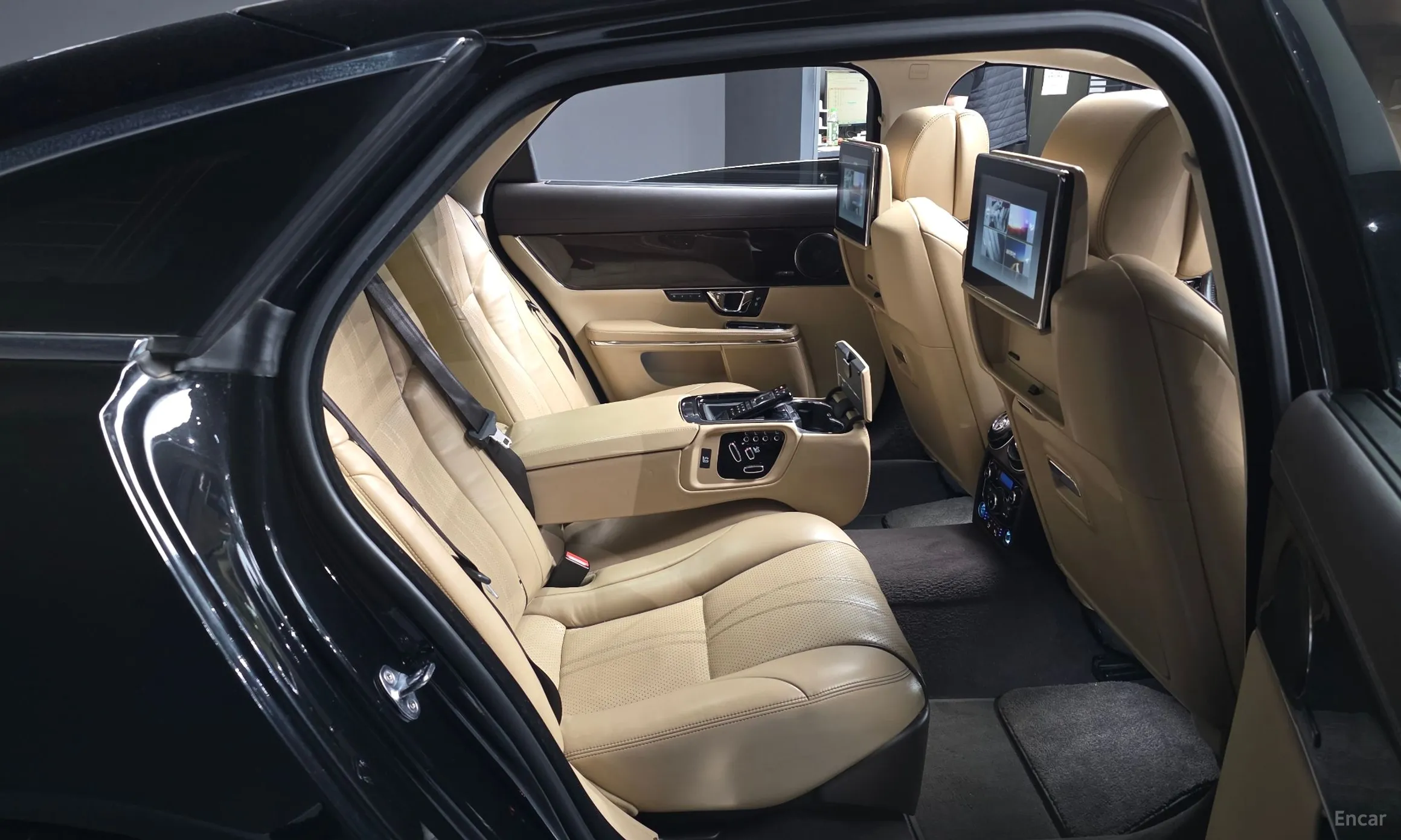 Jaguar All New XJ превью 12
