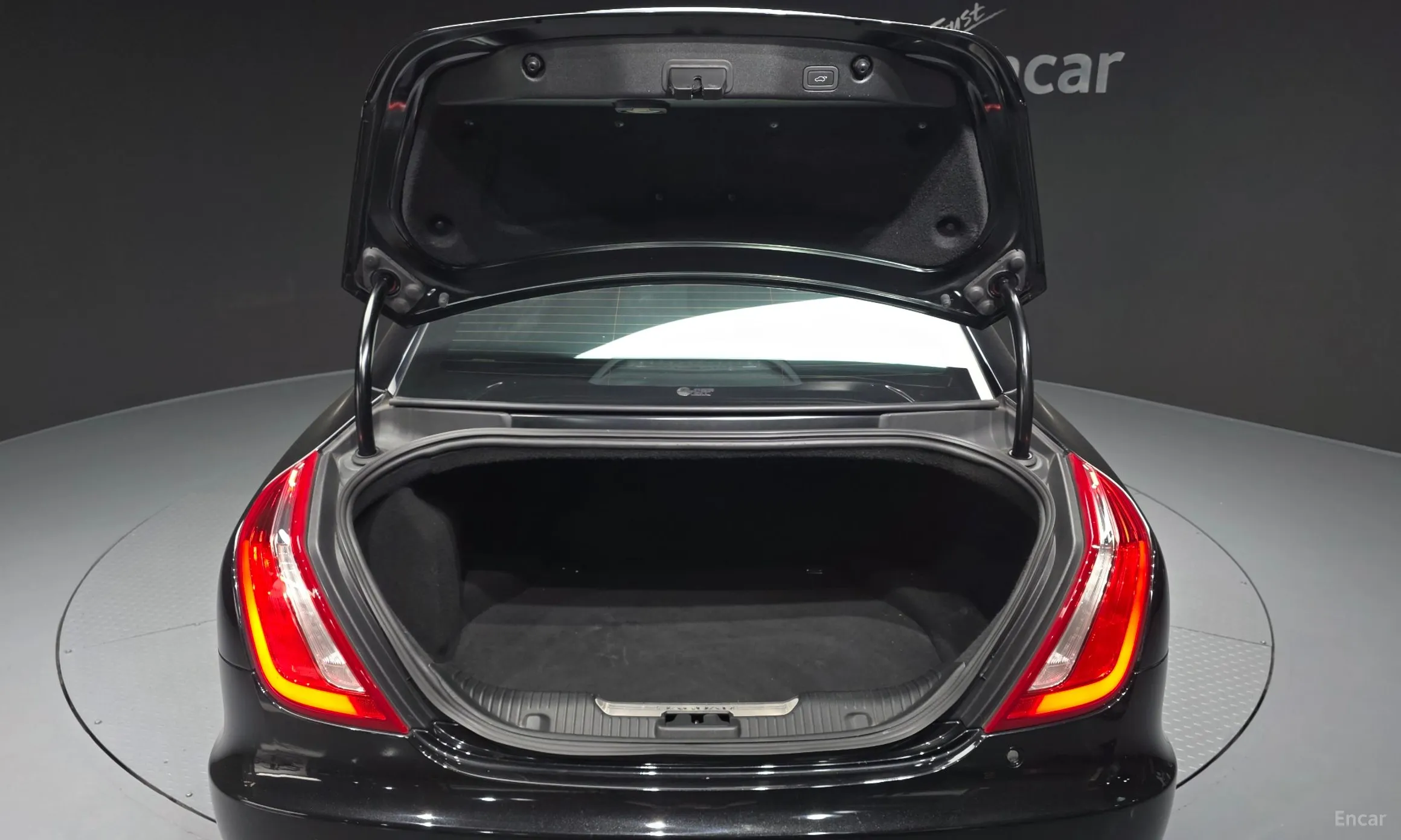 Jaguar All New XJ превью 20