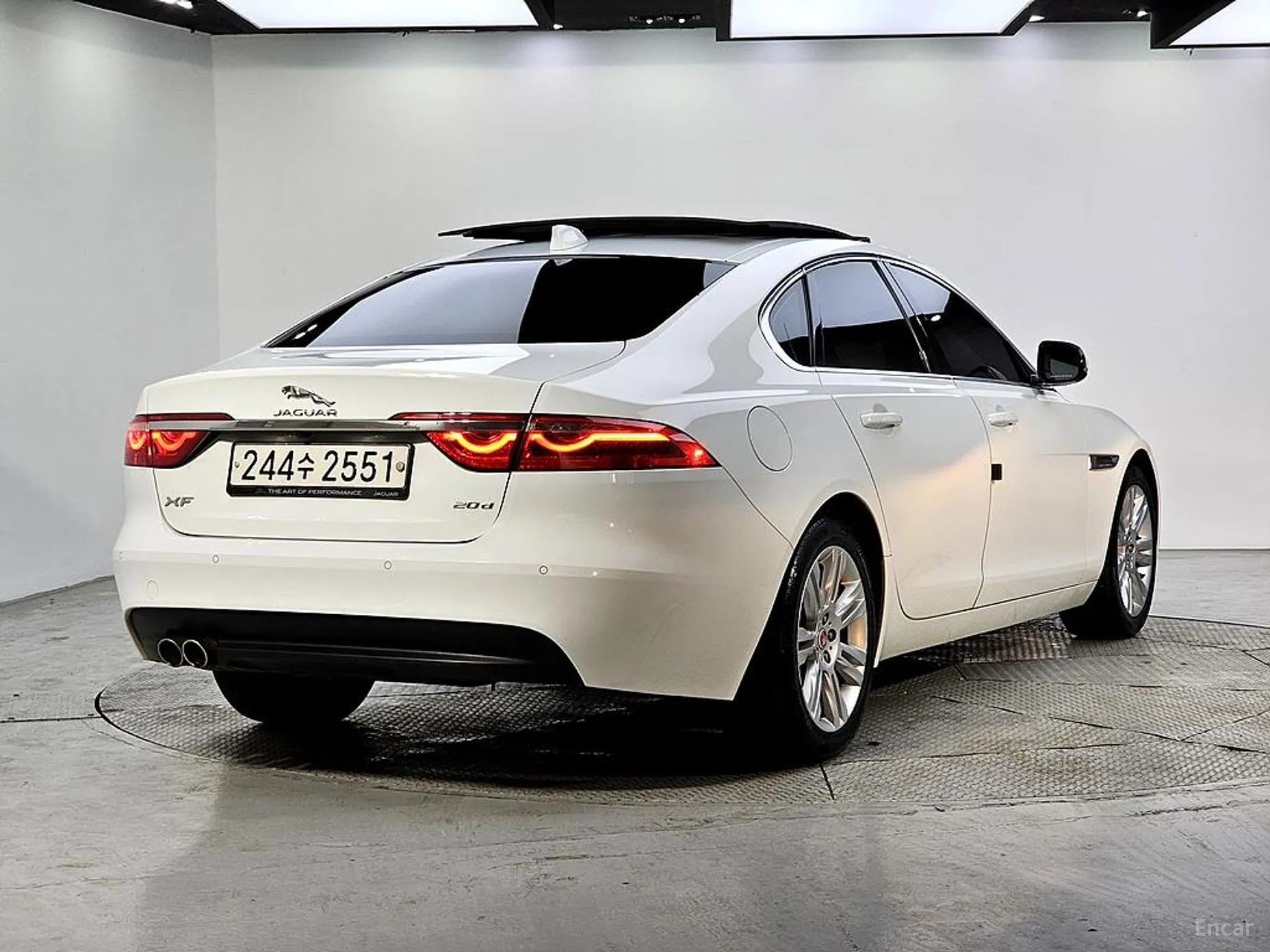 Jaguar XF (x260) превью 4