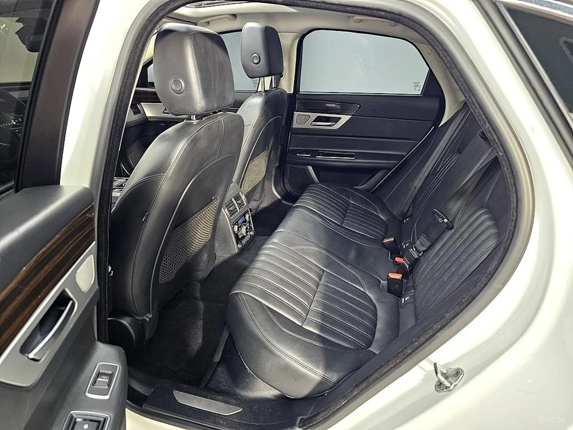 Jaguar XF (x260) превью 8