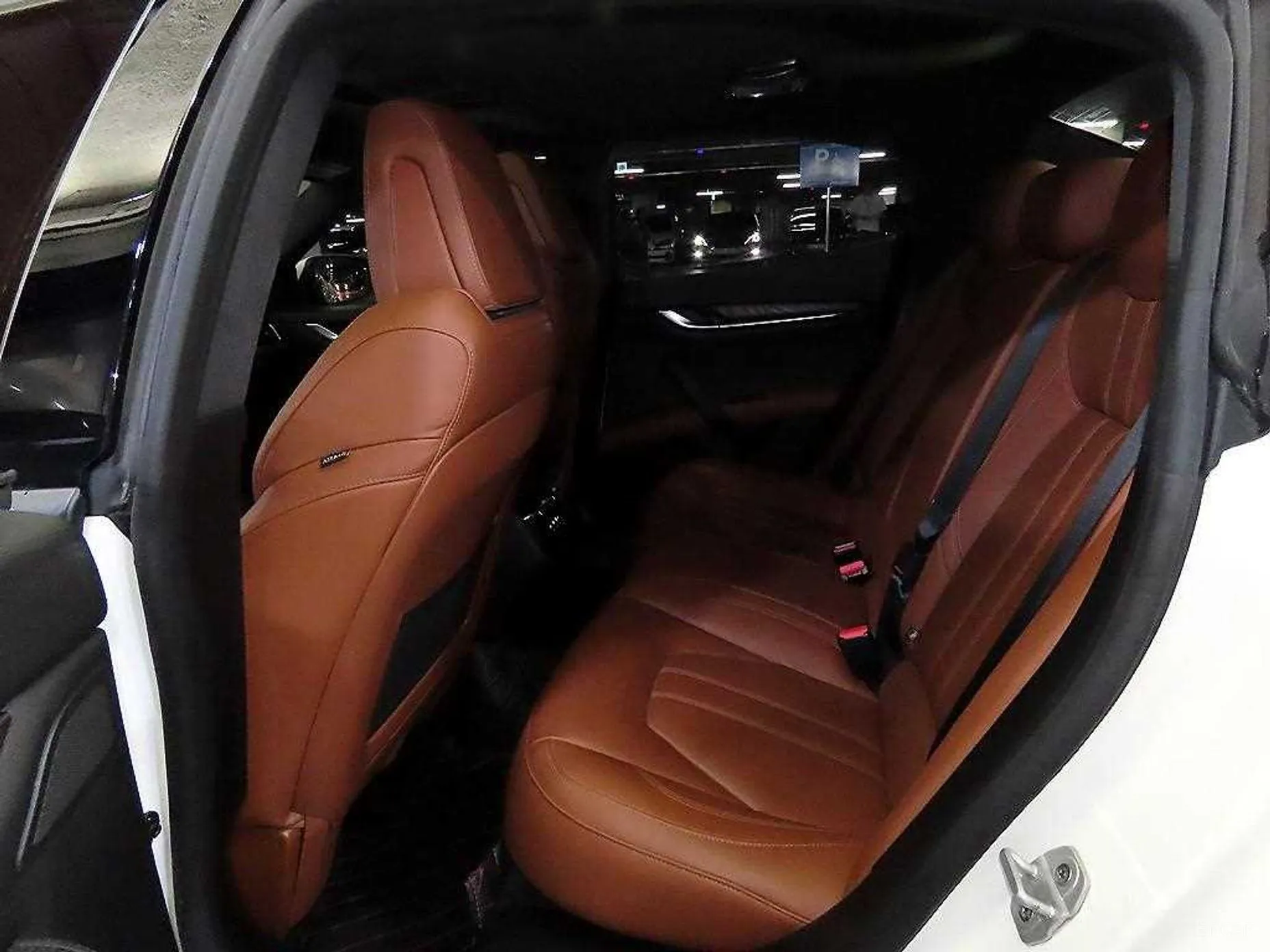 Maserati Ghibli превью 7