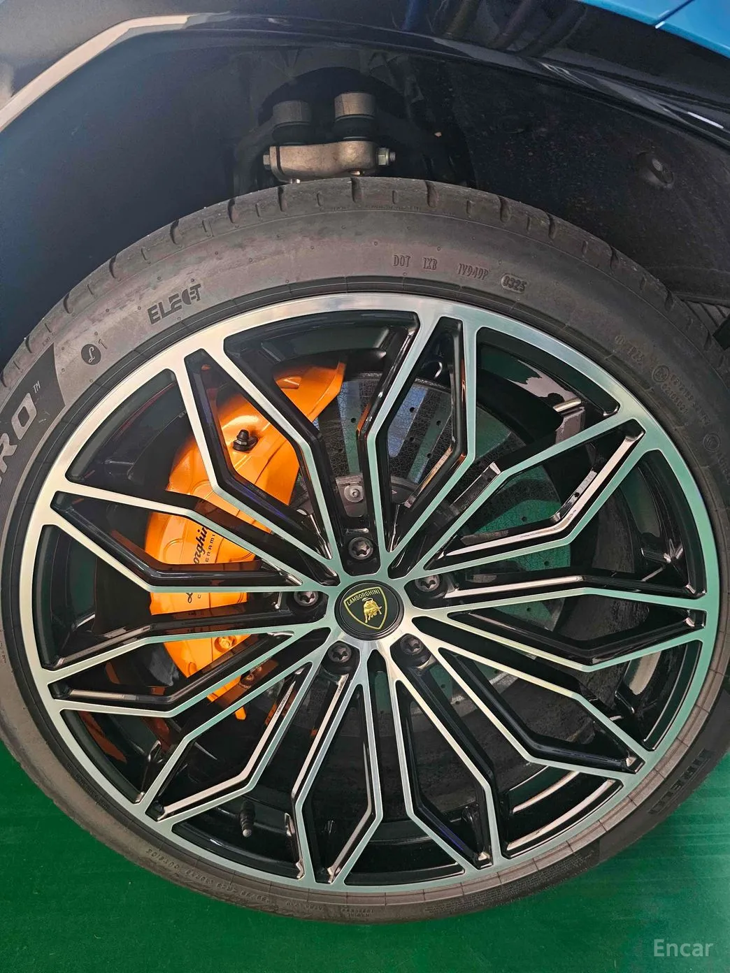 Lamborghini Urus превью 11