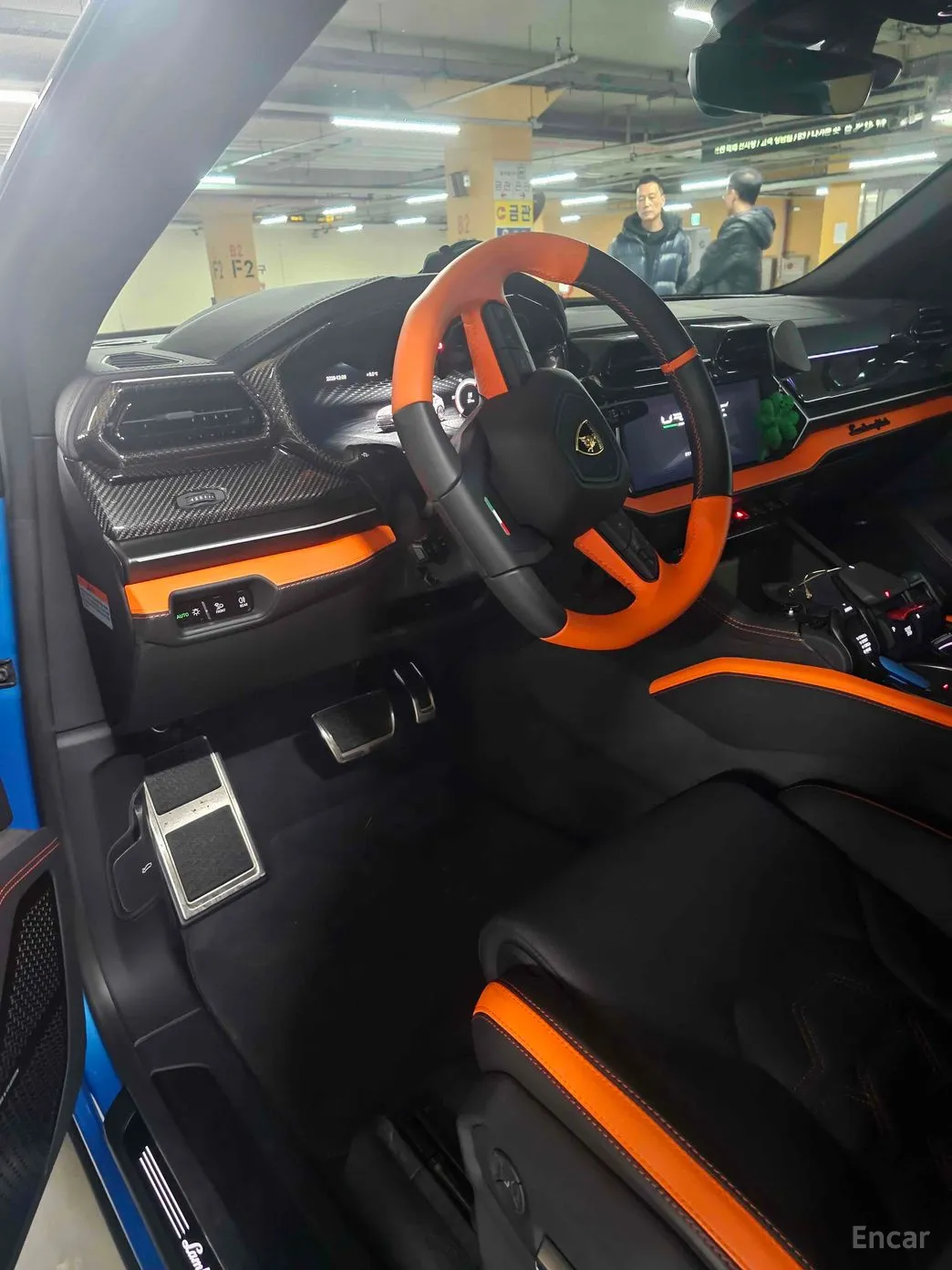 Lamborghini Urus превью 12